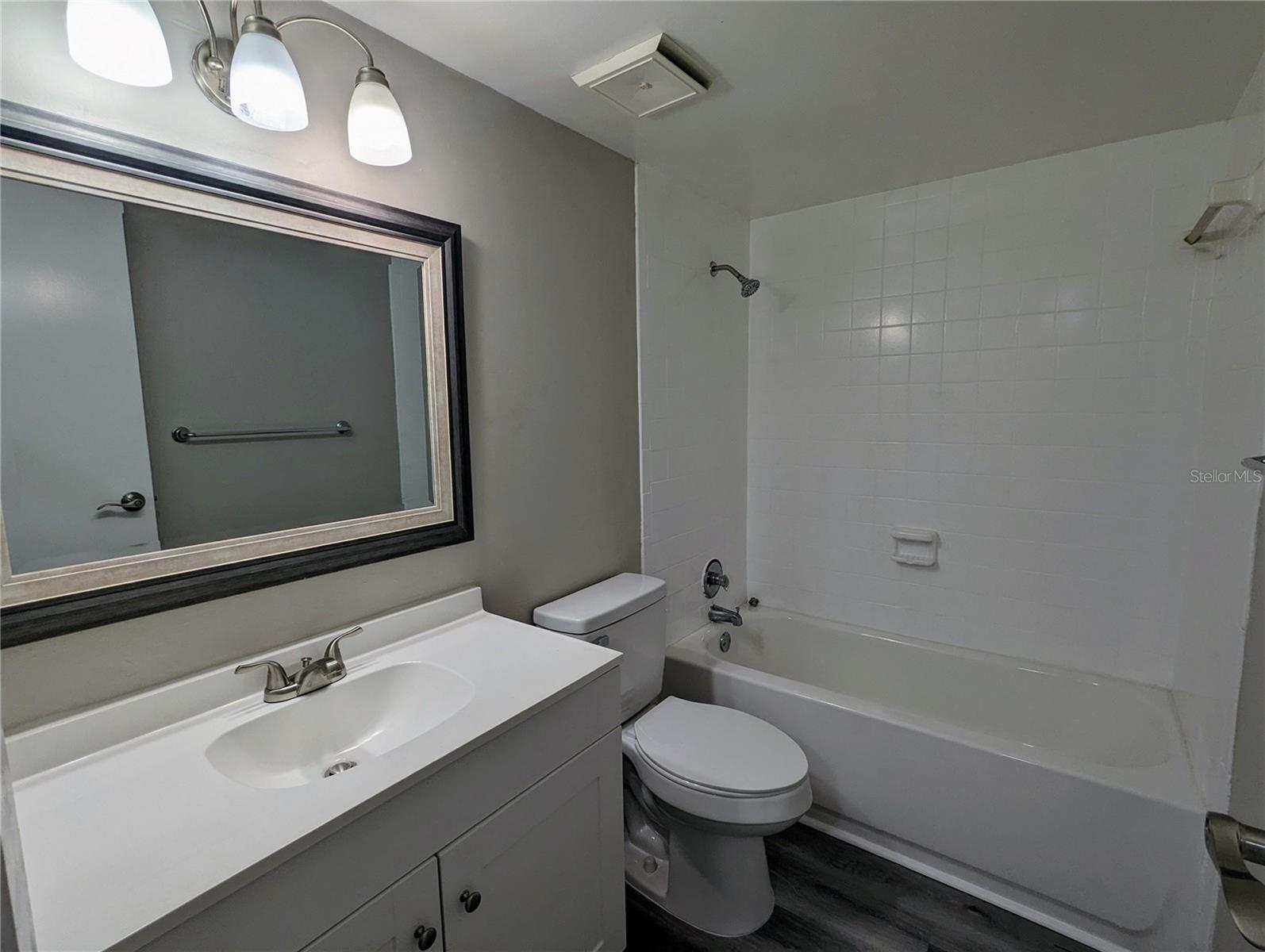 Image 4 of 7 For 701 Russell Lane 209