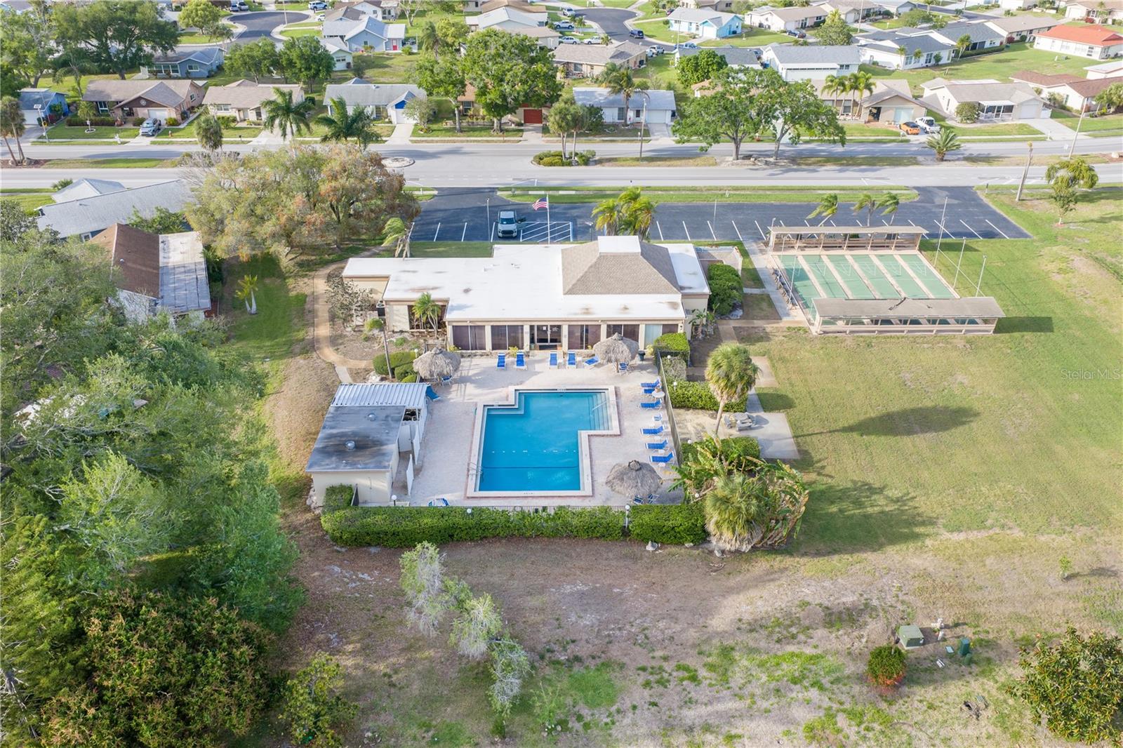 Listing photo id 9 for 4774 Lake Boulevard 9b