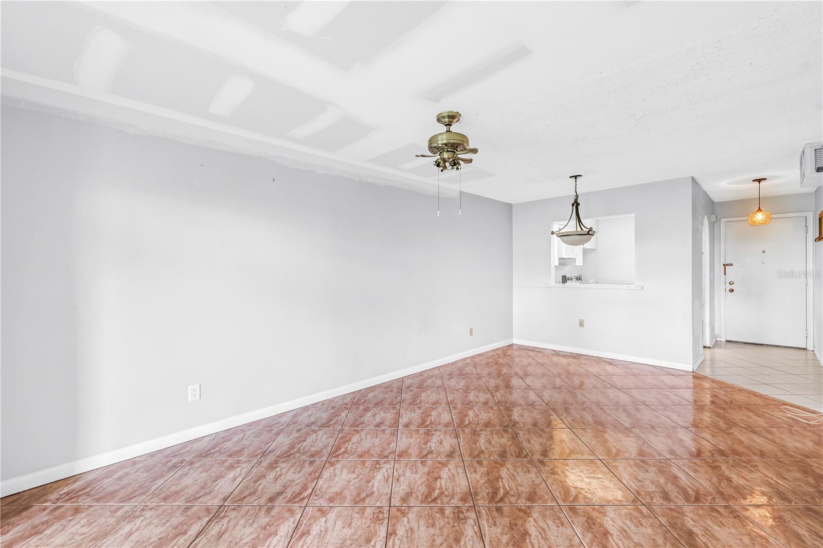 Listing photo id 3 for 4774 Lake Boulevard 9b