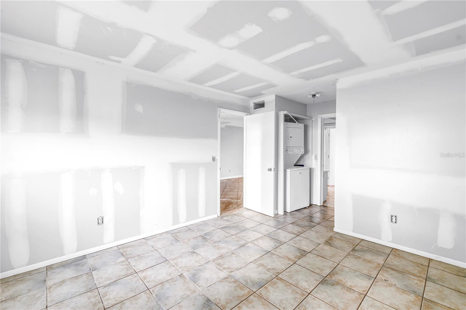 Listing photo id 4 for 4774 Lake Boulevard 9b