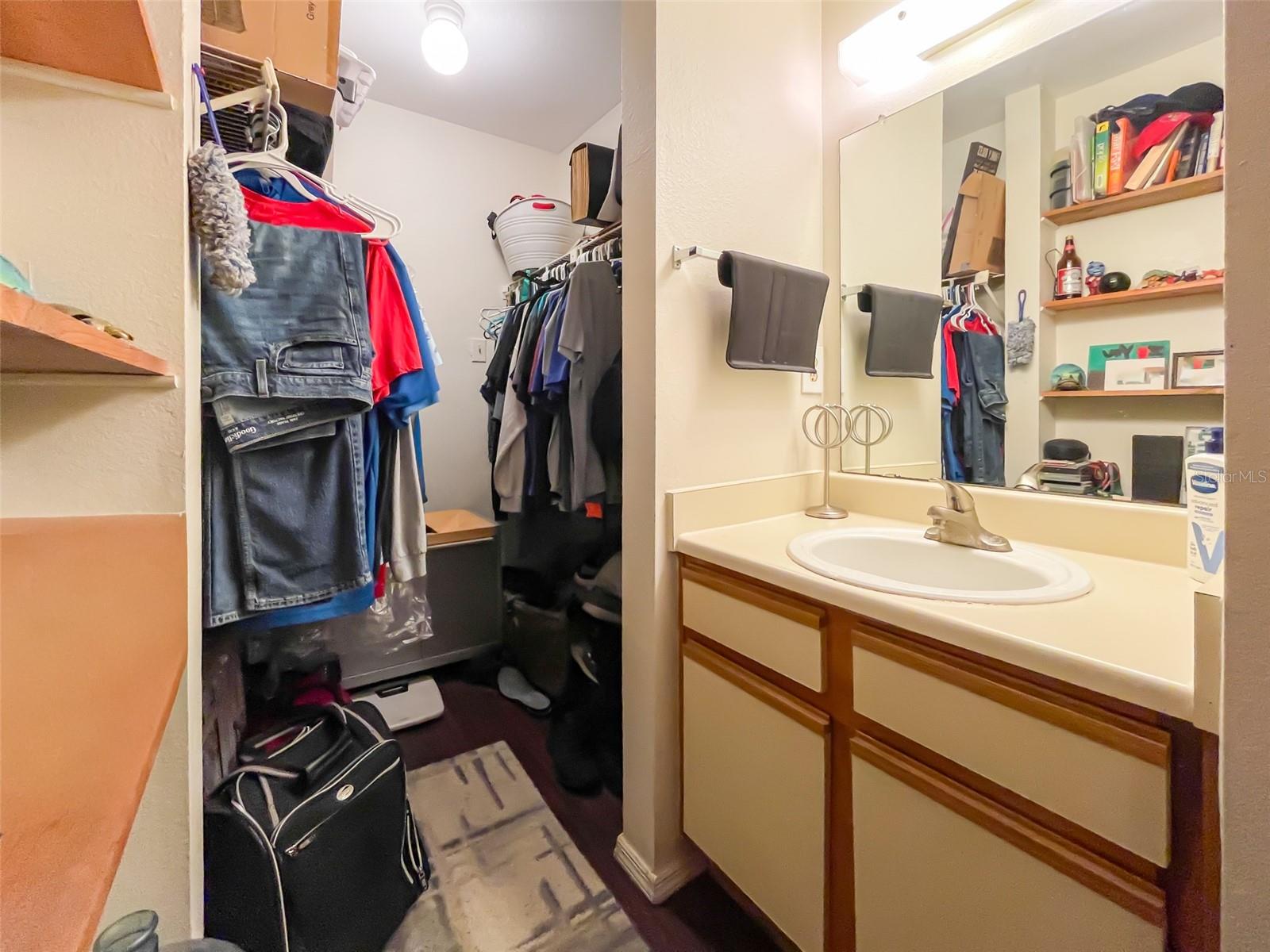 Image 15 of 31 For 1400 Gandy Boulevard N 1111