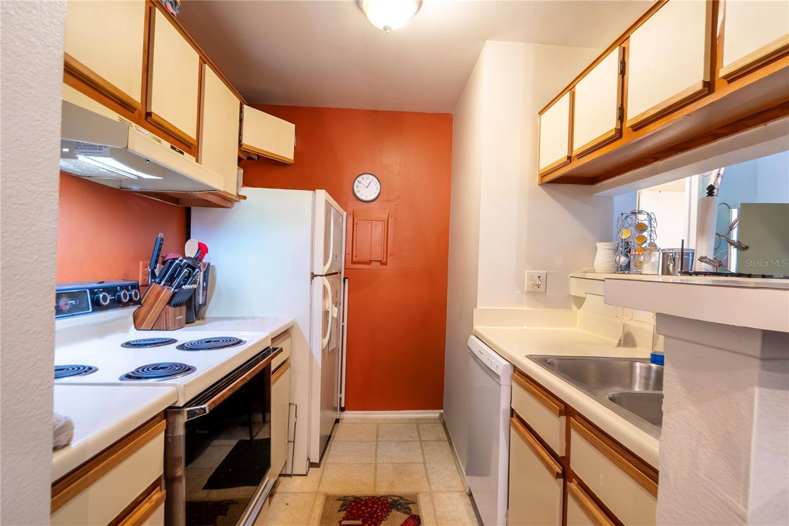 Image 8 of 31 For 1400 Gandy Boulevard N 1111