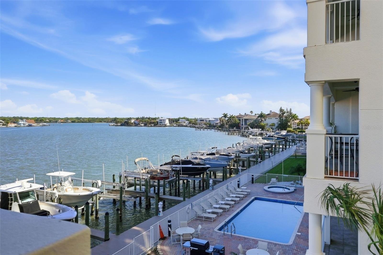 Image 16 of 57 For 17715 Gulf Boulevard 306