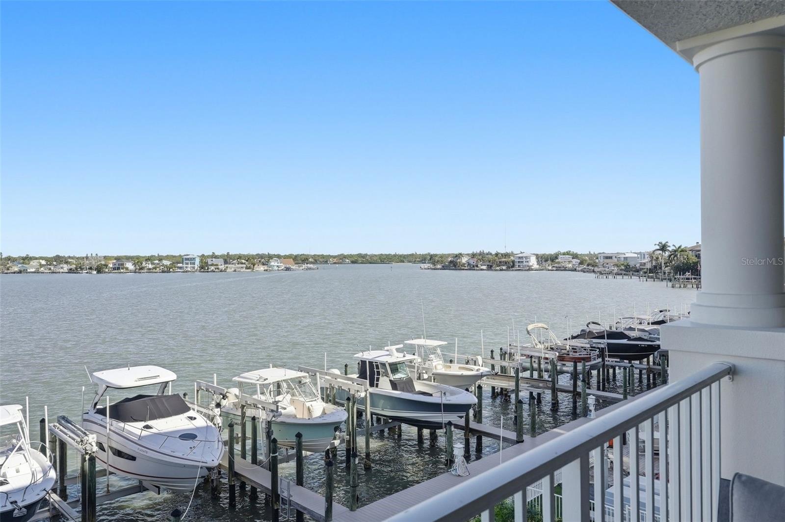 Image 17 of 57 For 17715 Gulf Boulevard 306