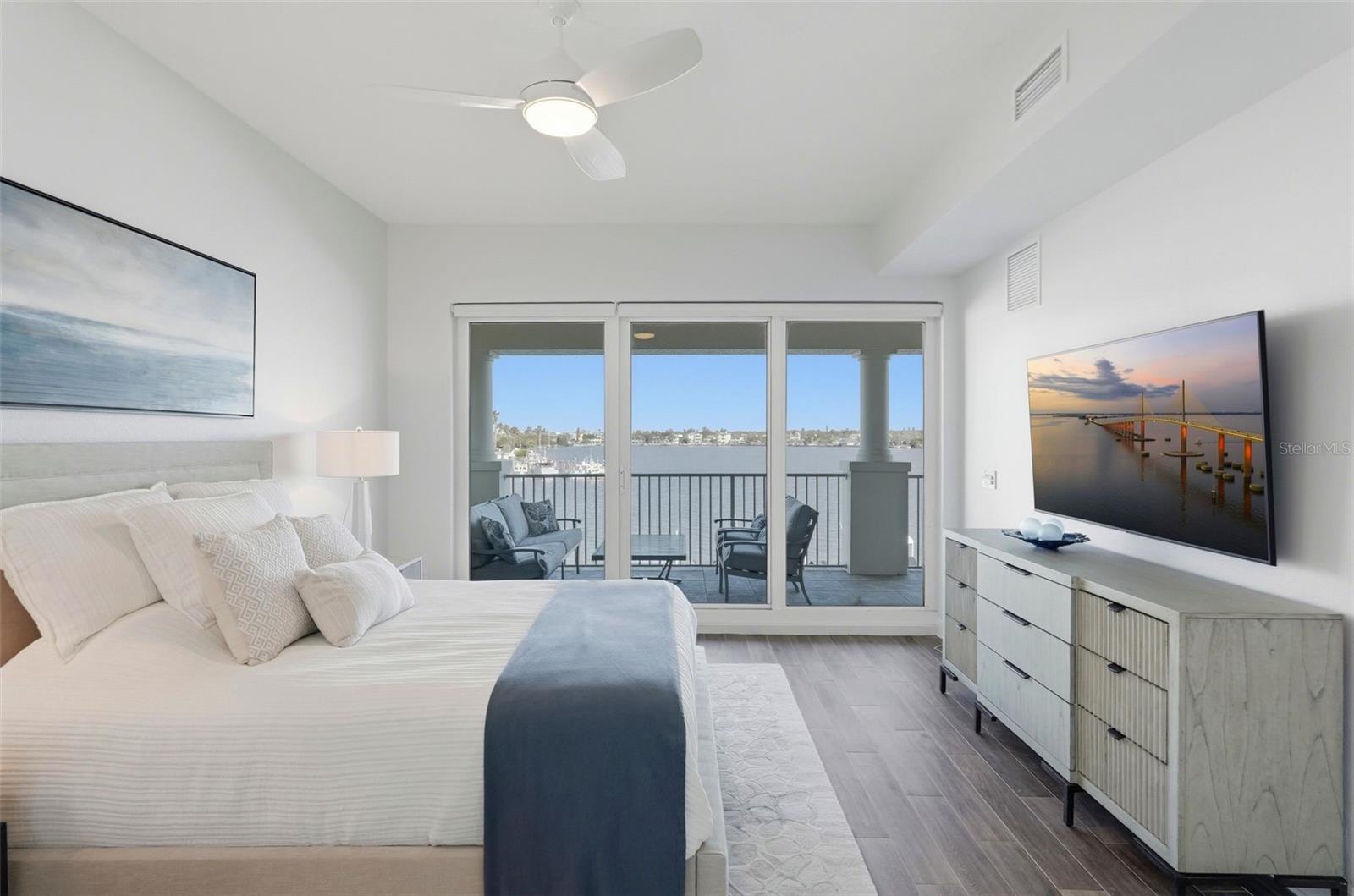 Image 19 of 57 For 17715 Gulf Boulevard 306