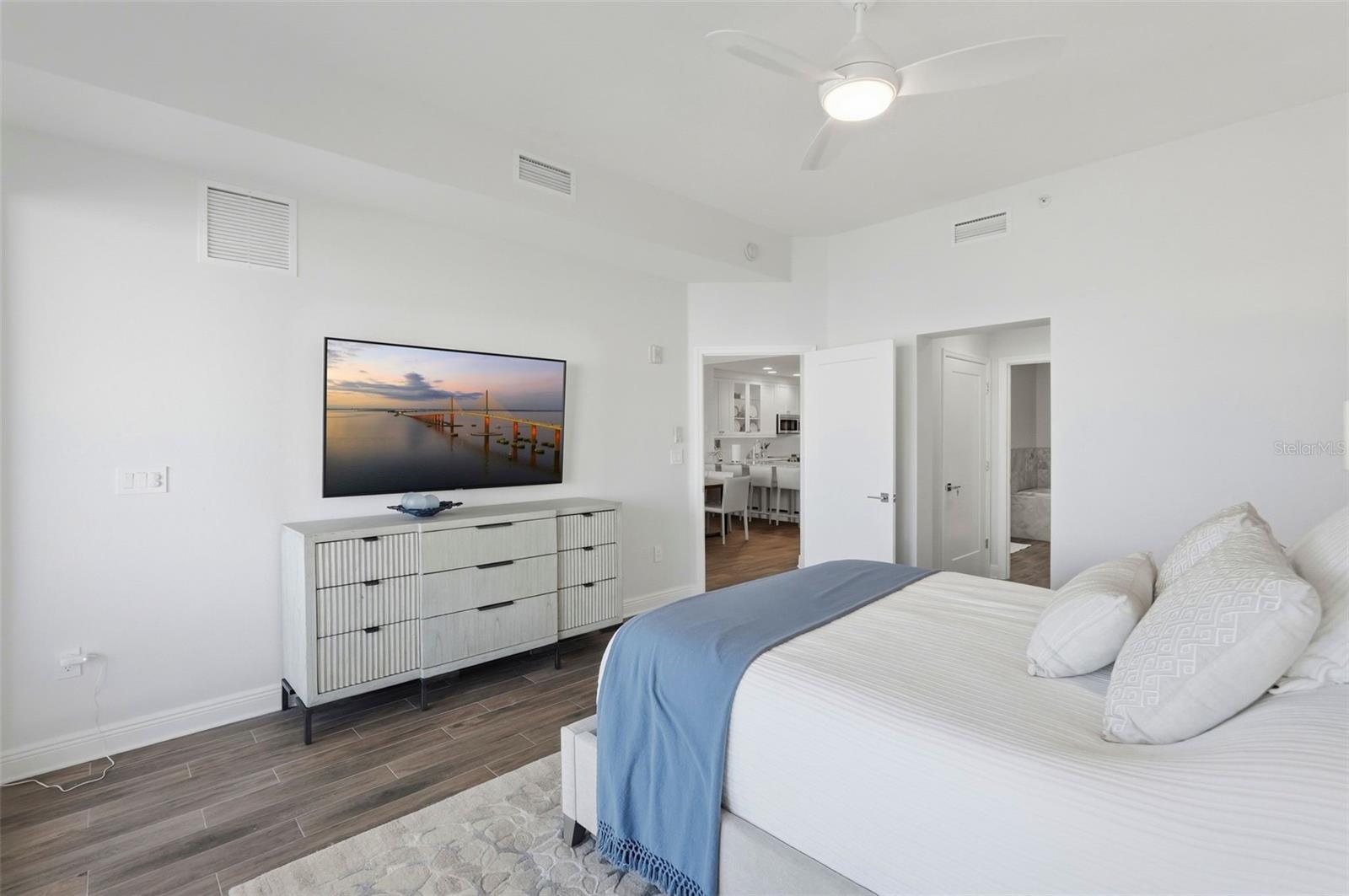 Image 20 of 57 For 17715 Gulf Boulevard 306