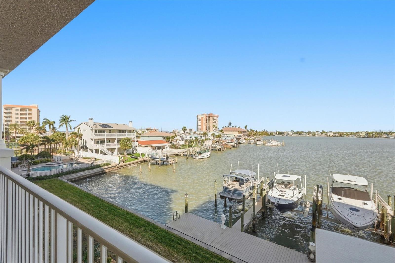 Image 22 of 57 For 17715 Gulf Boulevard 306