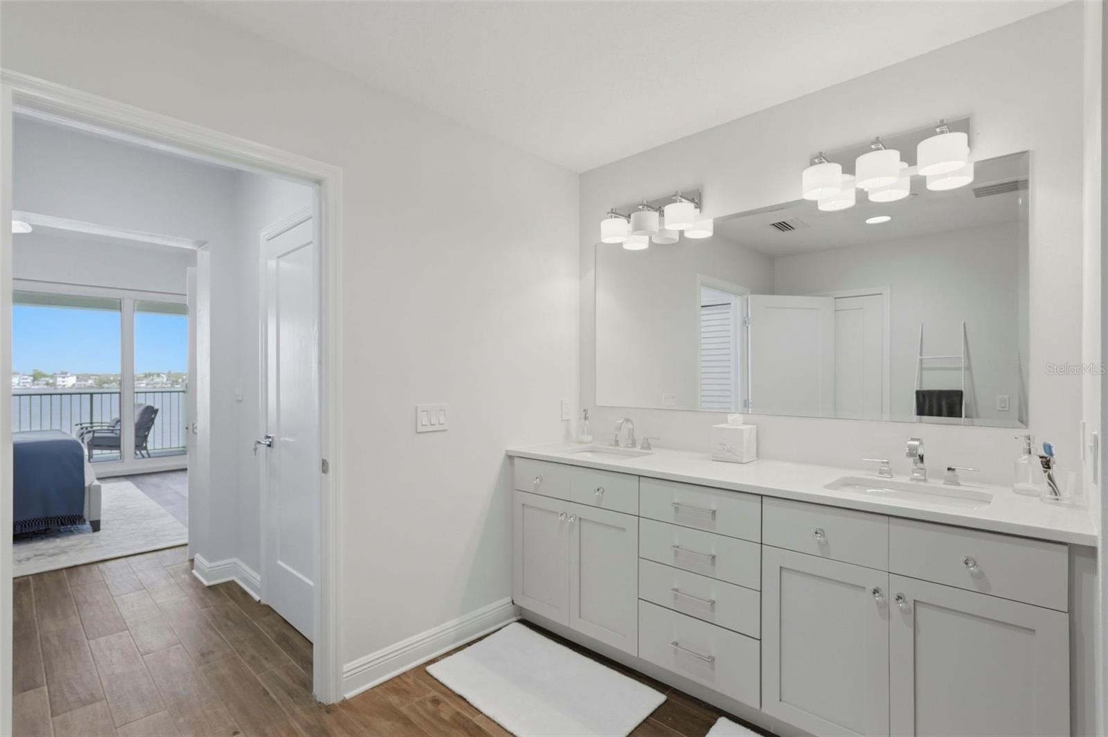 Image 26 of 57 For 17715 Gulf Boulevard 306