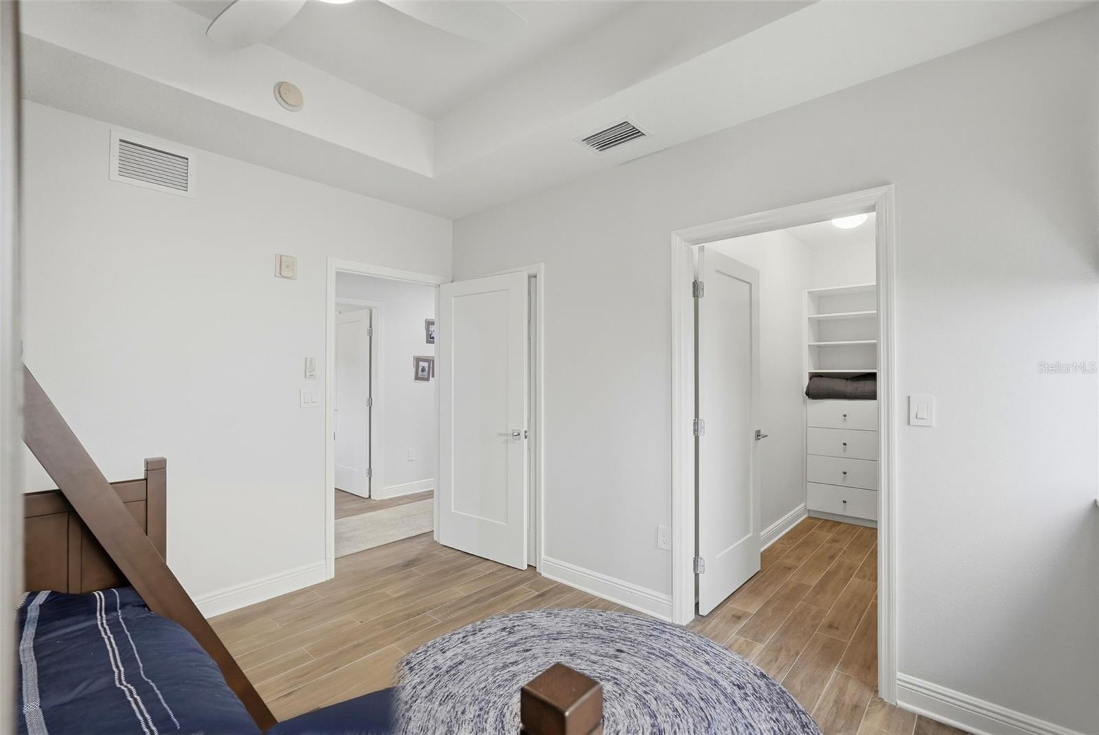 Image 32 of 57 For 17715 Gulf Boulevard 306