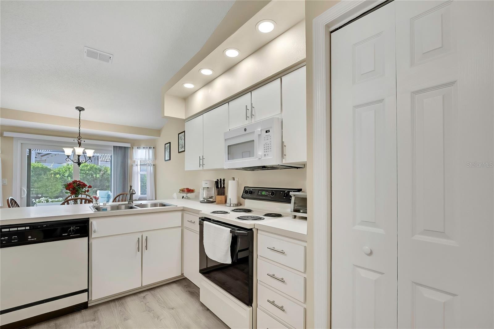 Image 11 of 44 For 7274 Aloe Drive