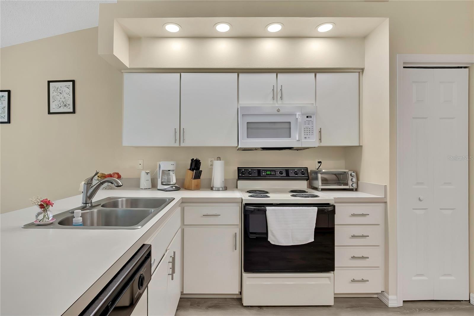 Image 13 of 44 For 7274 Aloe Drive