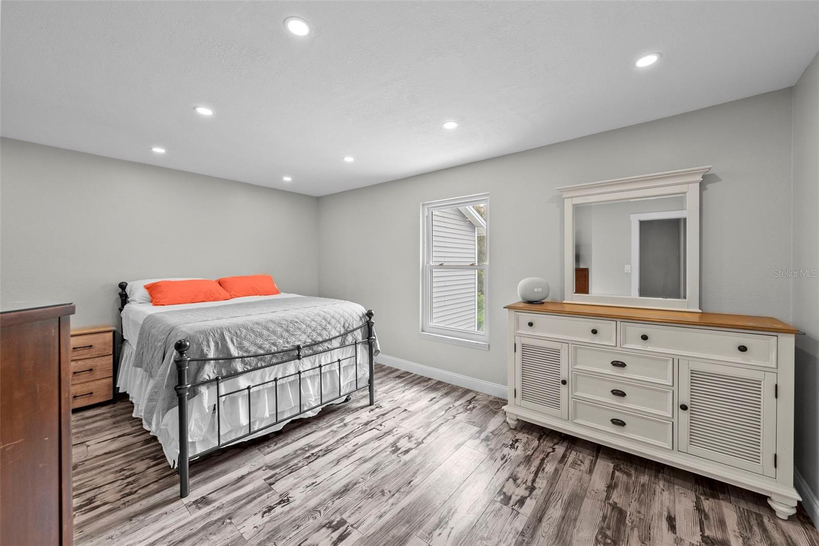 Image 17 of 64 For 619 2nd Street 2