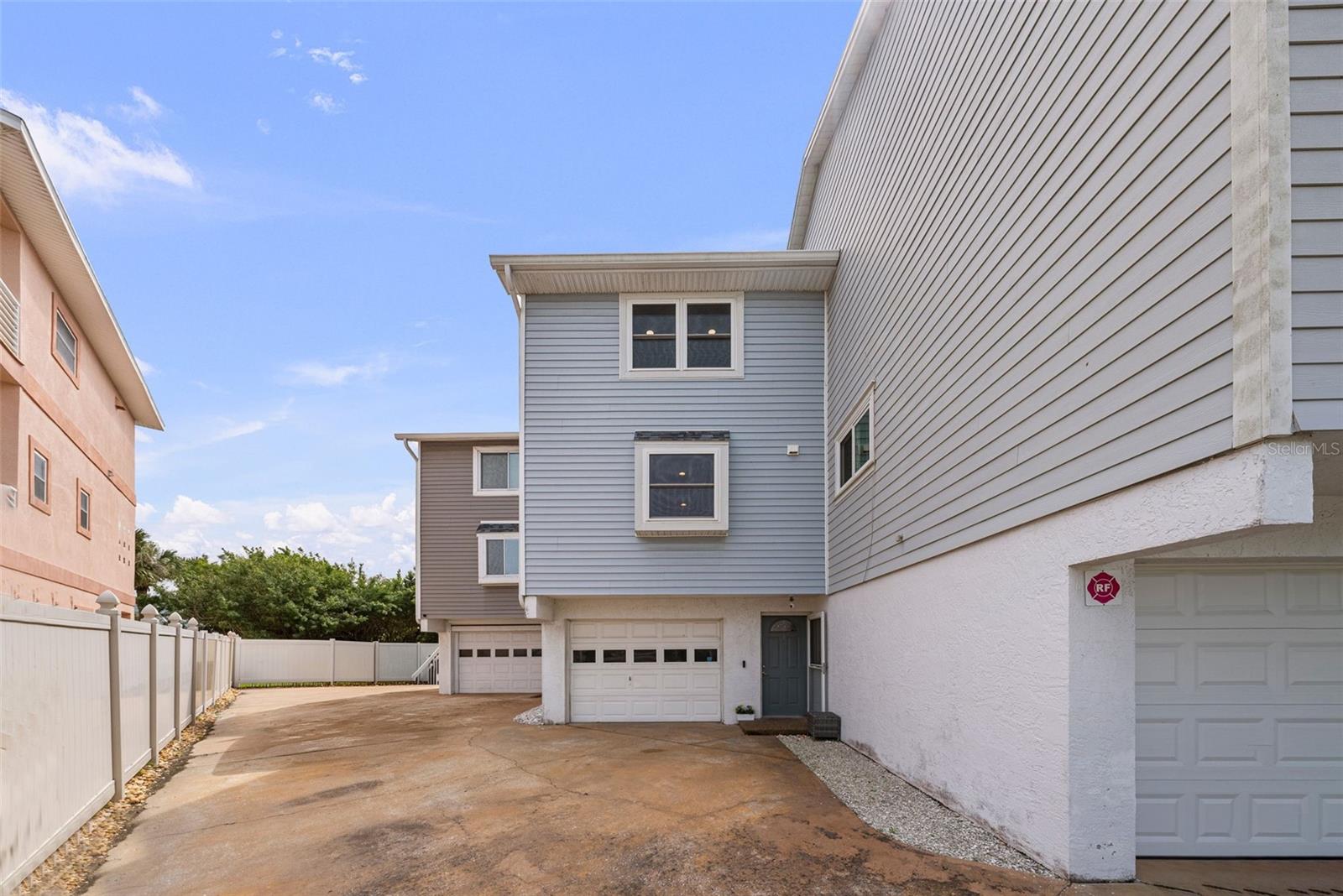 Image 2 of 64 For 619 2nd Street 2