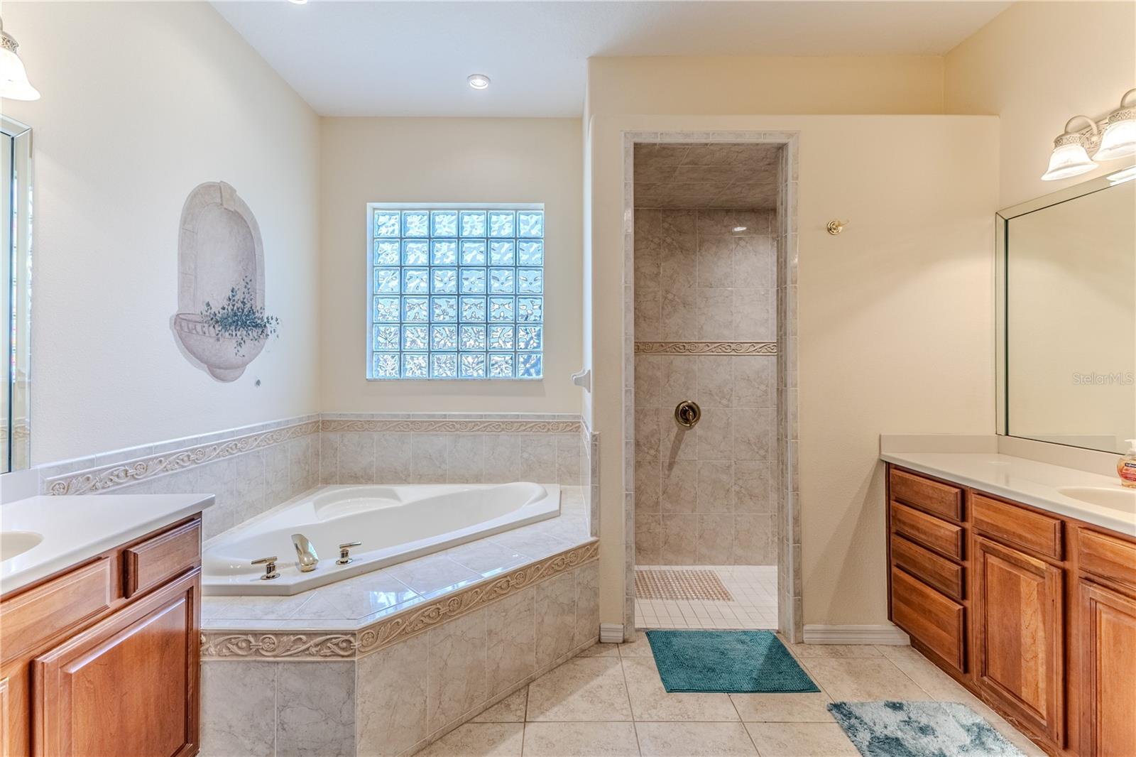 Image 18 of 100 For 5140 Championship Cup Lane