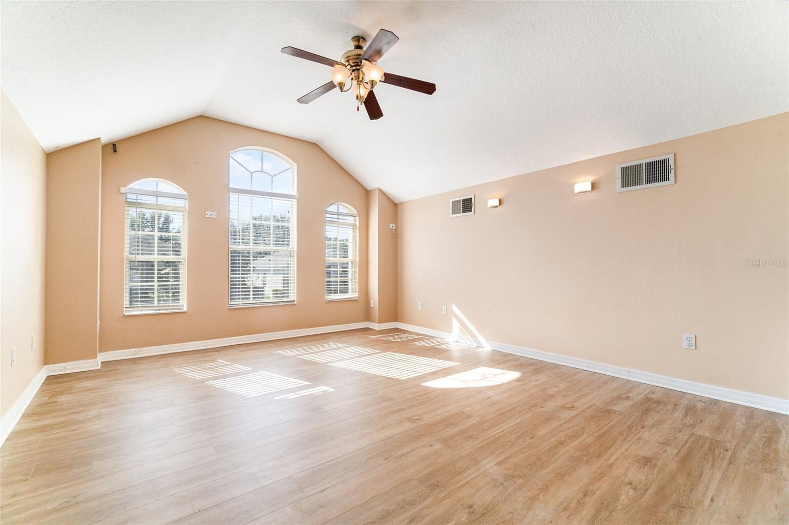 Image 12 of 37 For 6220 Hedgesparrows Lane