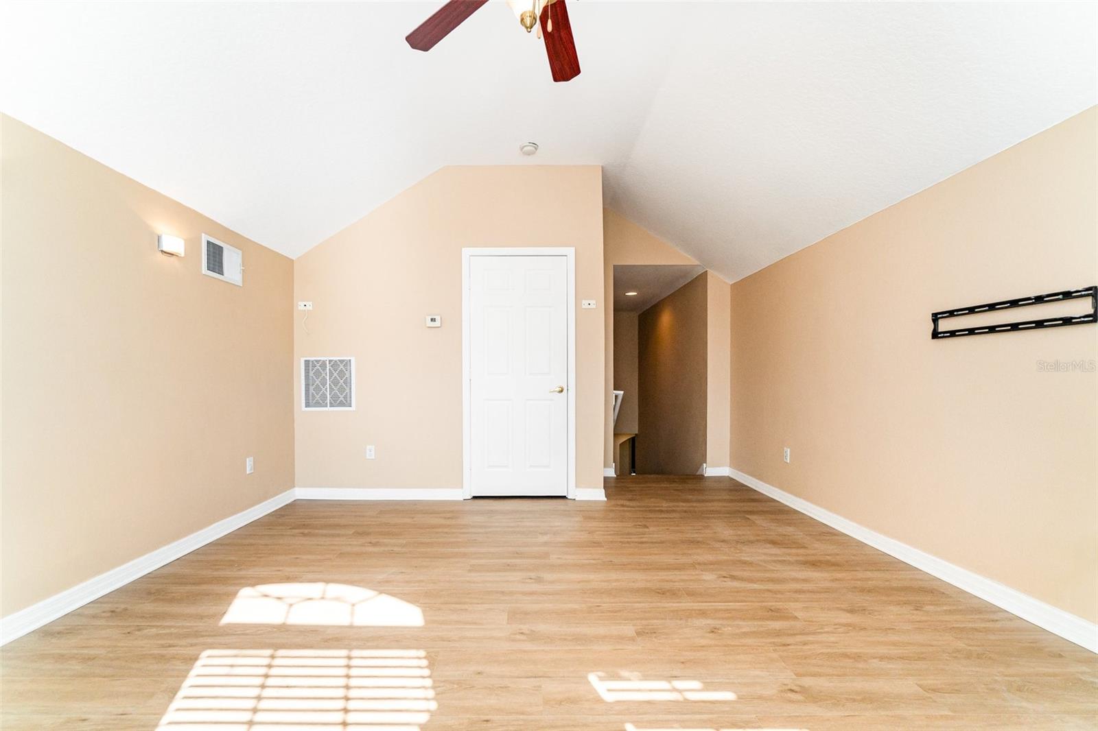 Image 13 of 37 For 6220 Hedgesparrows Lane