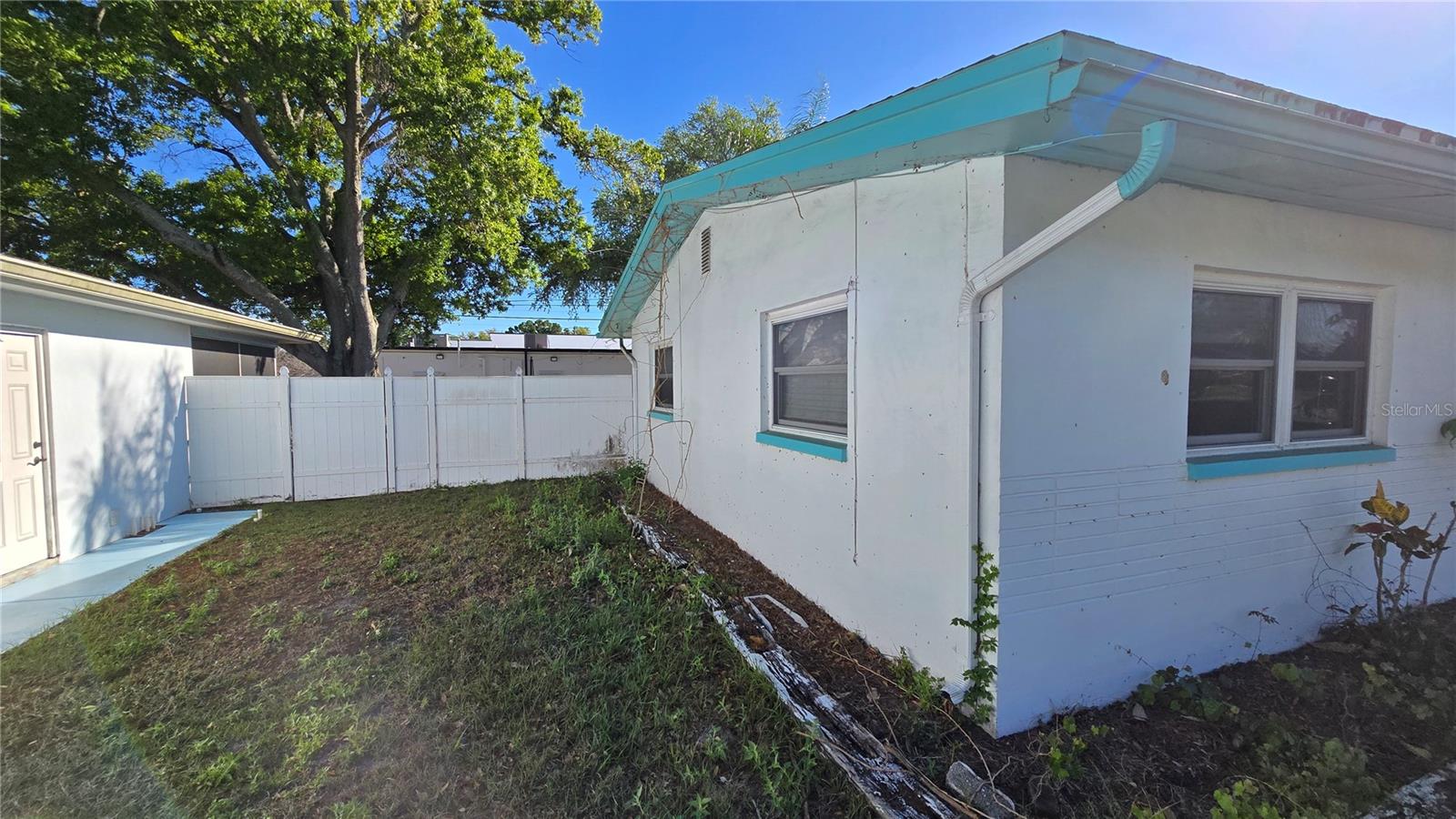 Image 2 of 22 For 2221 Euclid Circle S