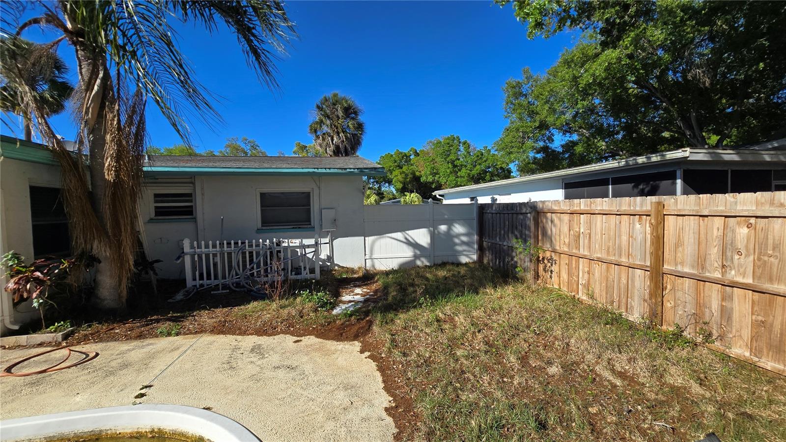 Image 3 of 22 For 2221 Euclid Circle S