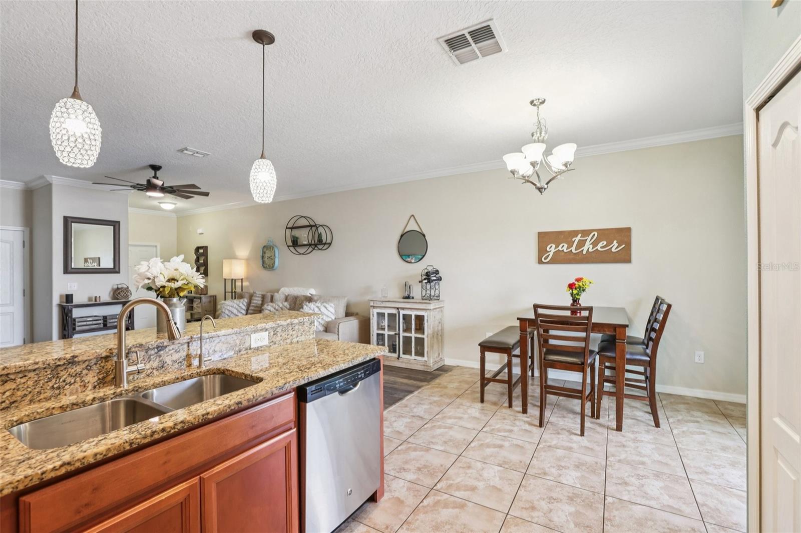 Image 14 of 36 For 12034 Greengate Drive