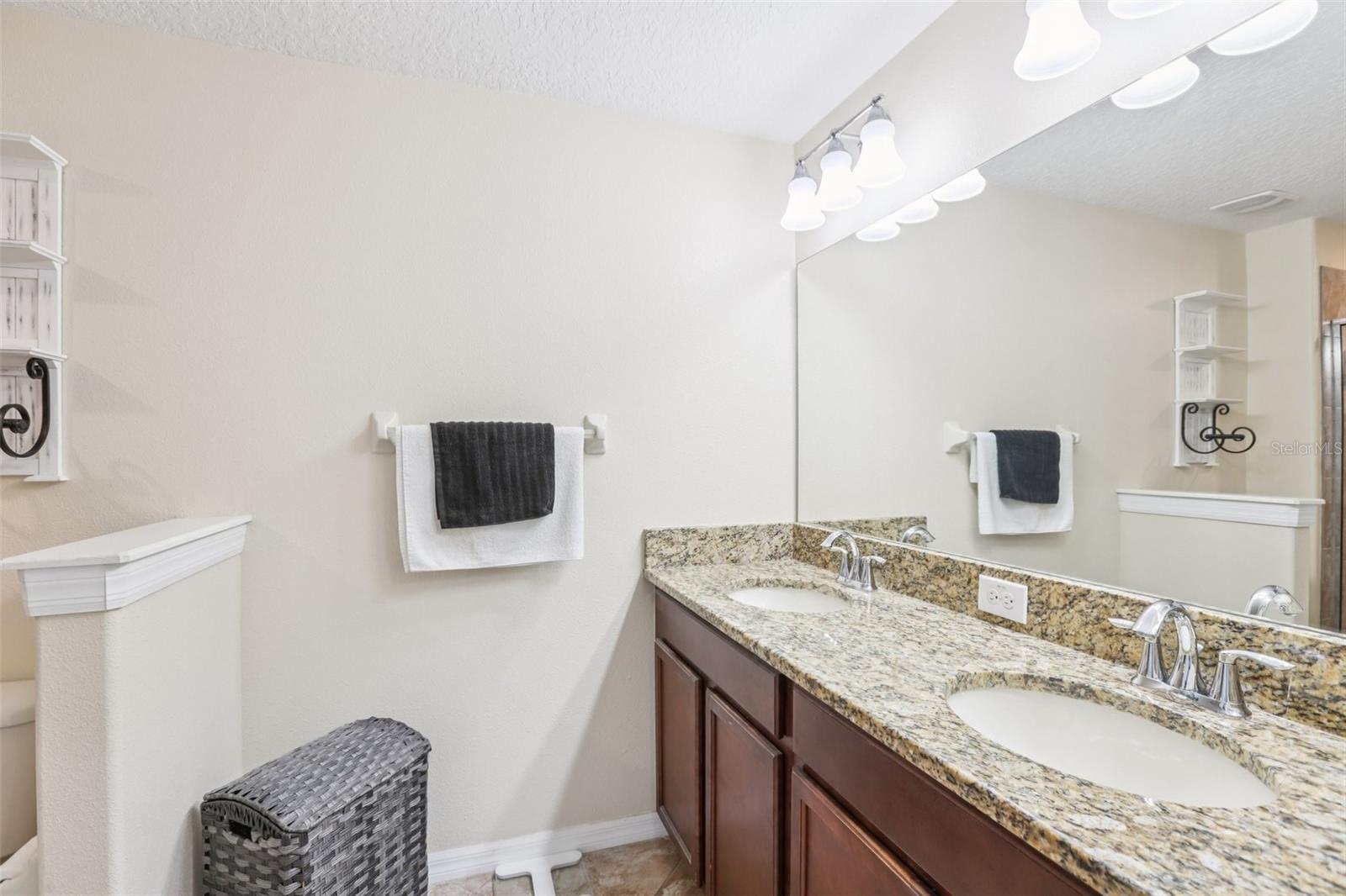 Image 25 of 36 For 12034 Greengate Drive