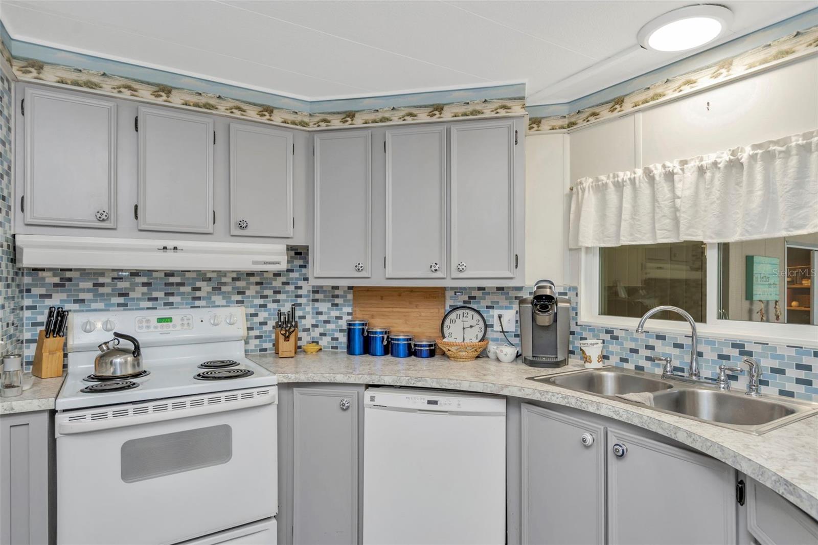 Image 10 of 36 For 148 Beechwood Drive 57