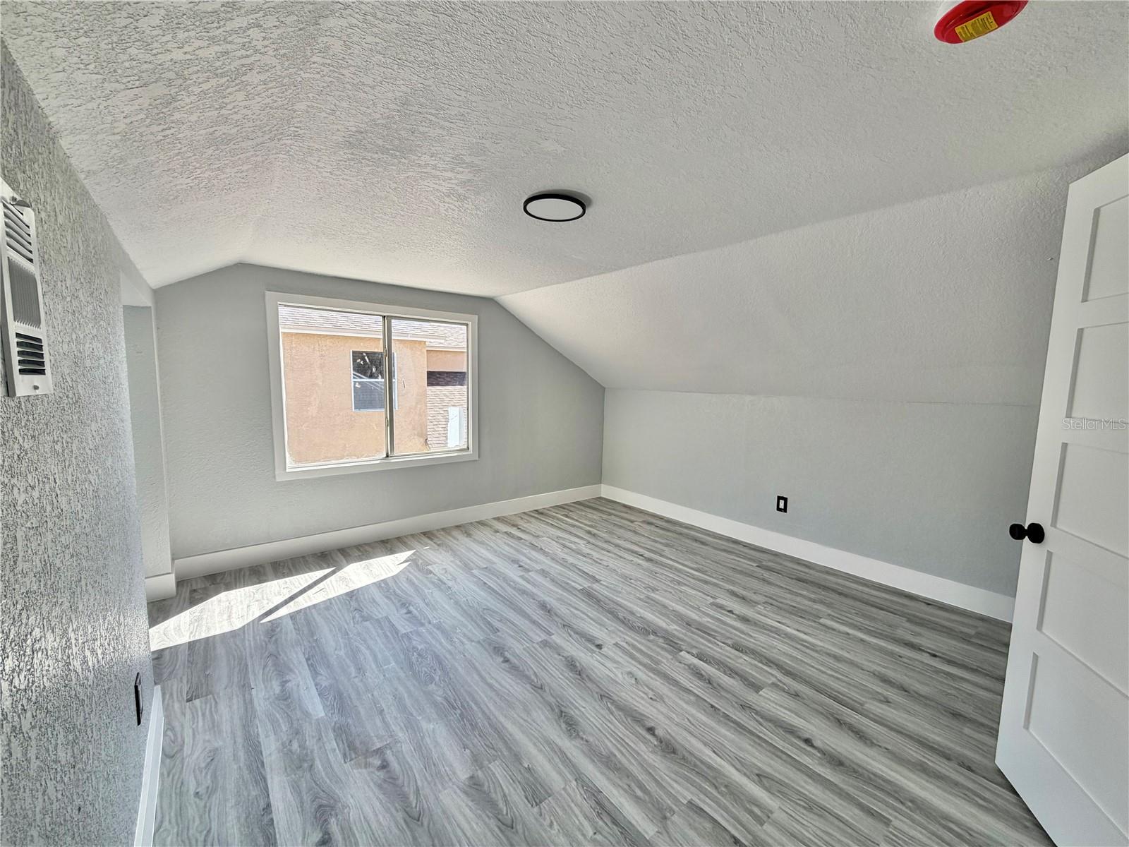 Image 11 of 12 For 2728 1st Avenue S