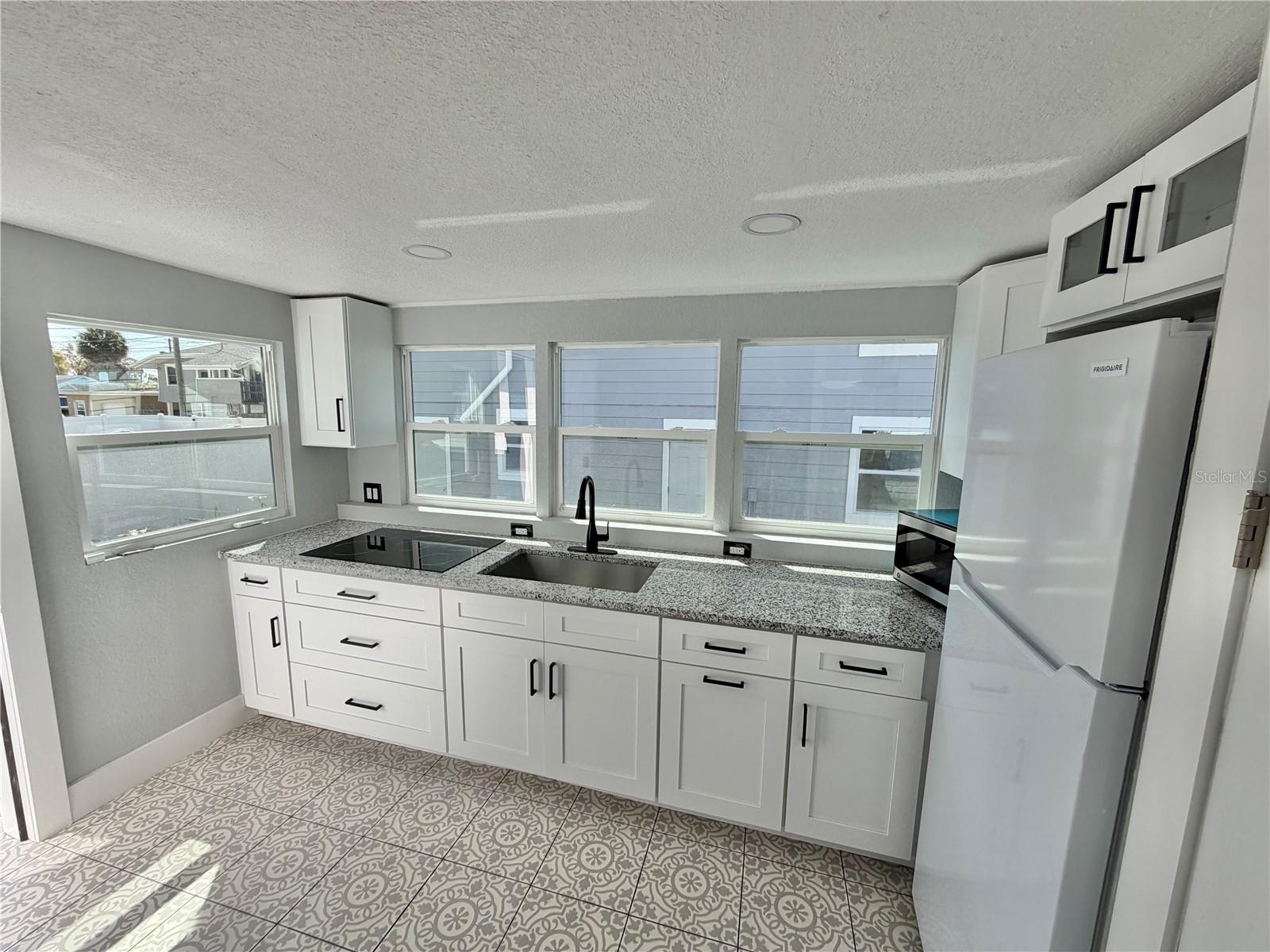 Image 3 of 12 For 2728 1st Avenue S