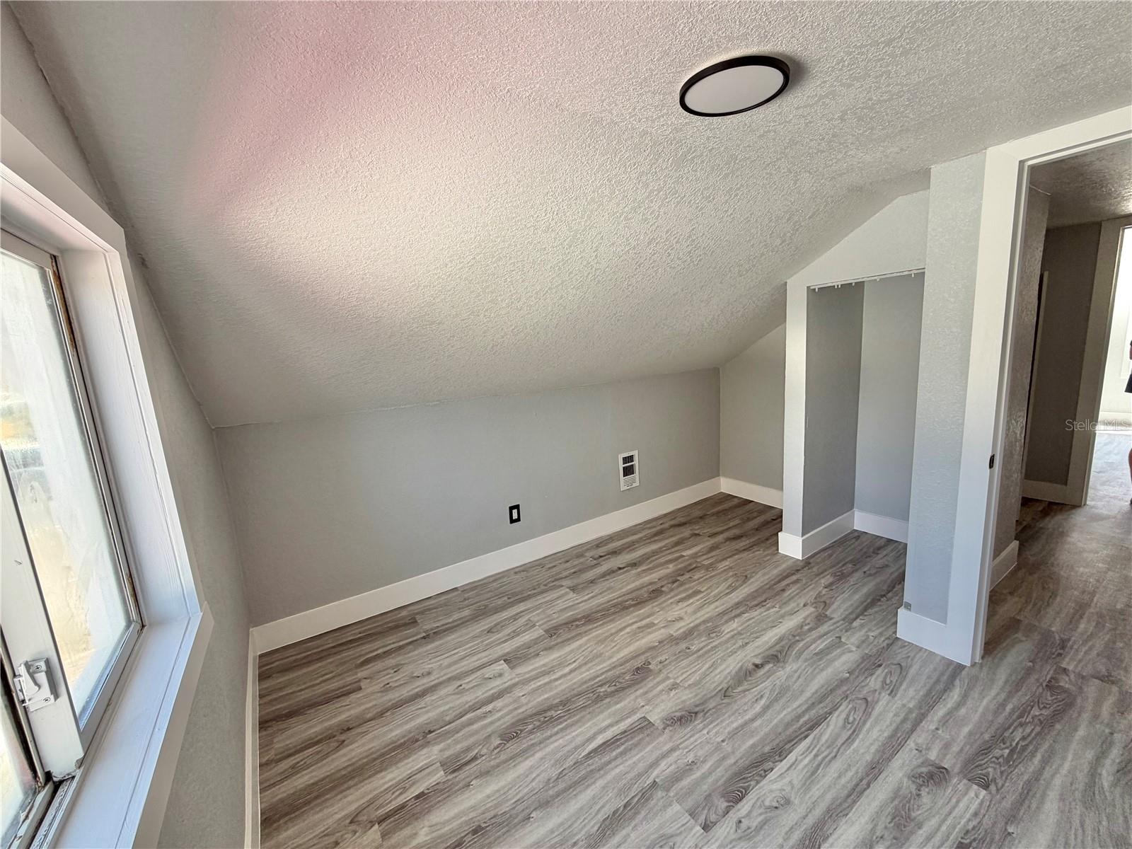 Image 7 of 12 For 2728 1st Avenue S