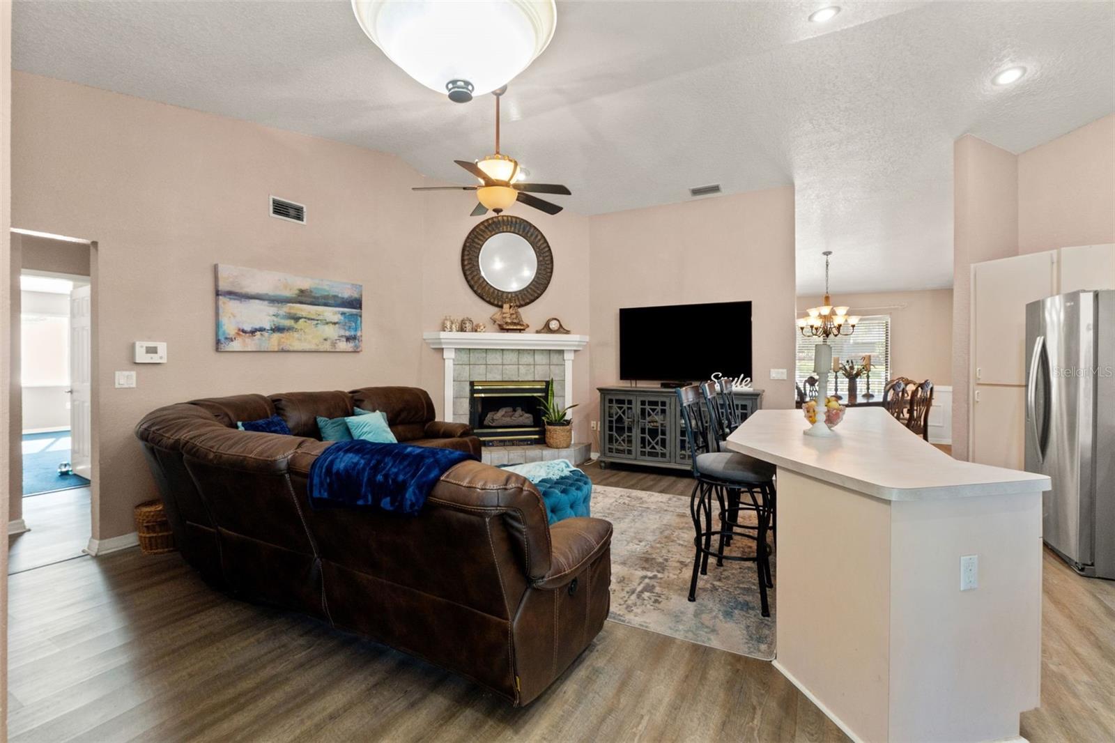 Image 18 of 50 For 13299 Don Loop