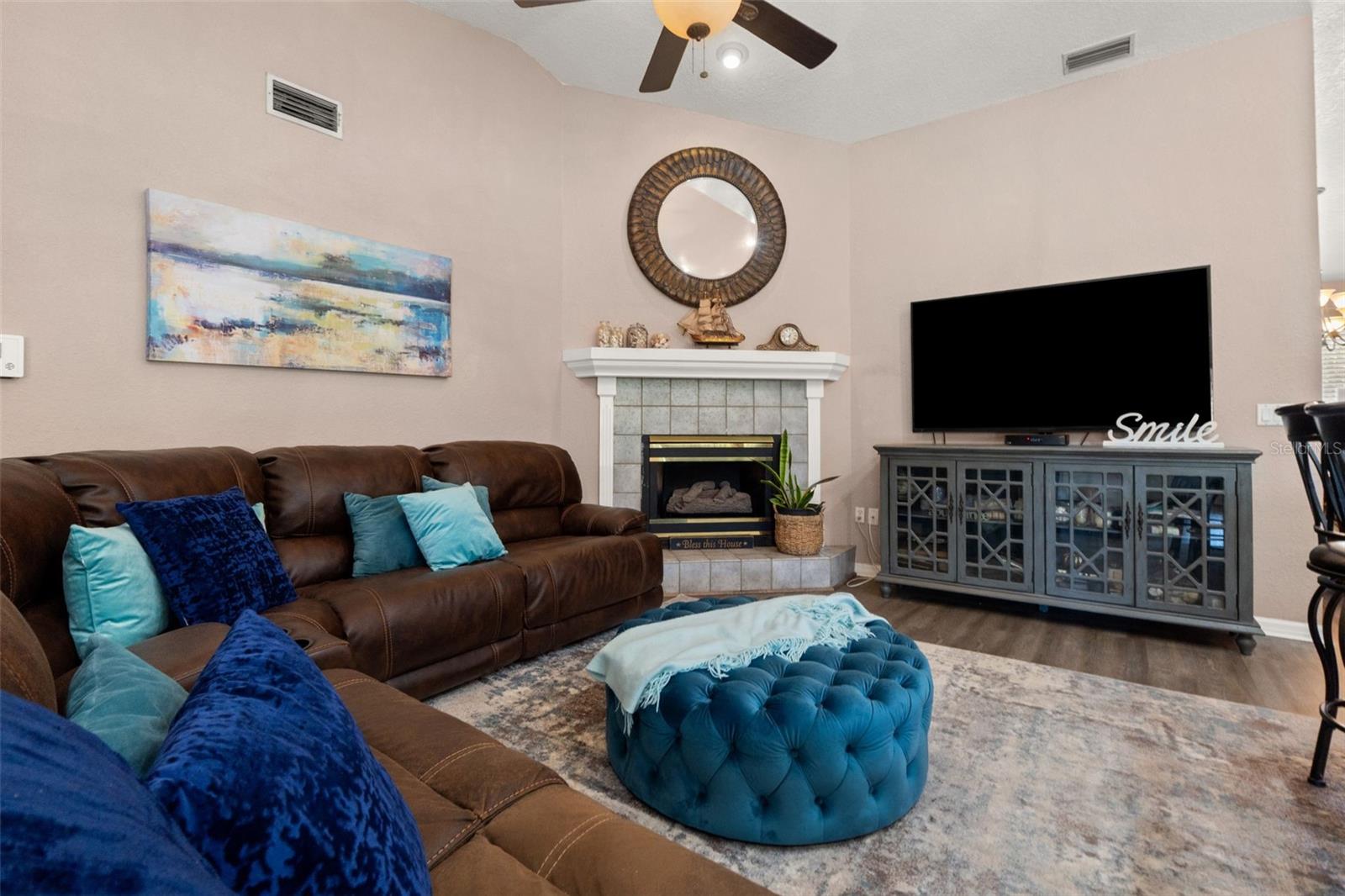 Image 20 of 50 For 13299 Don Loop