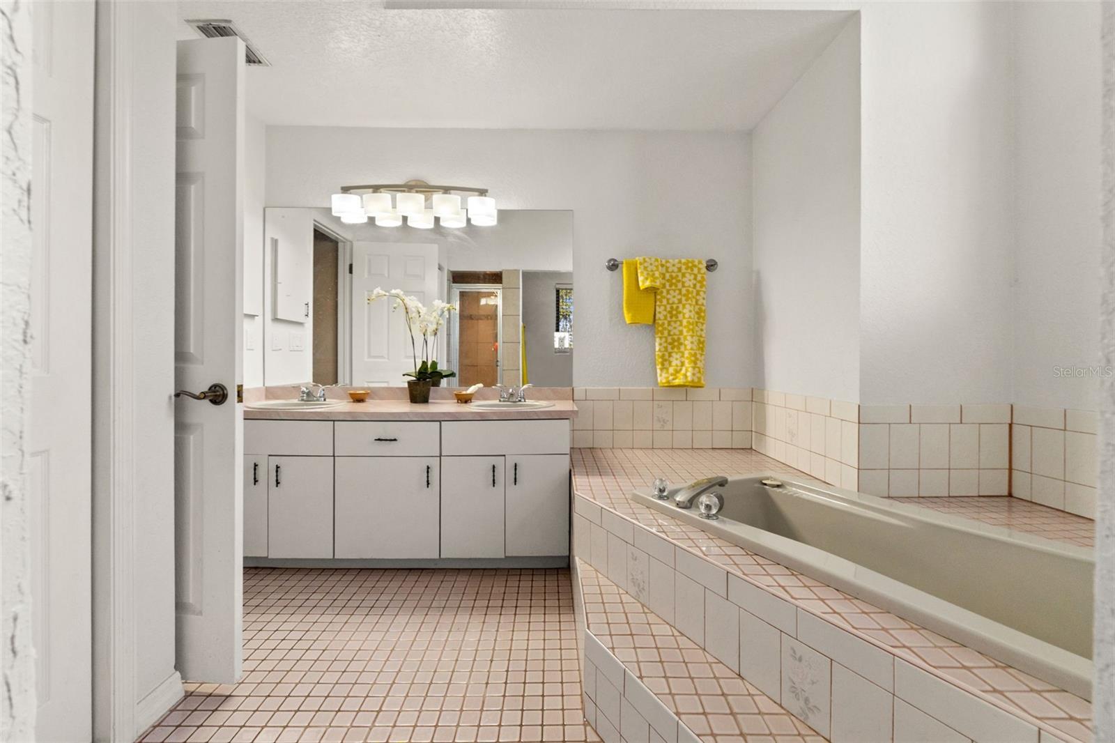 Image 26 of 50 For 13299 Don Loop