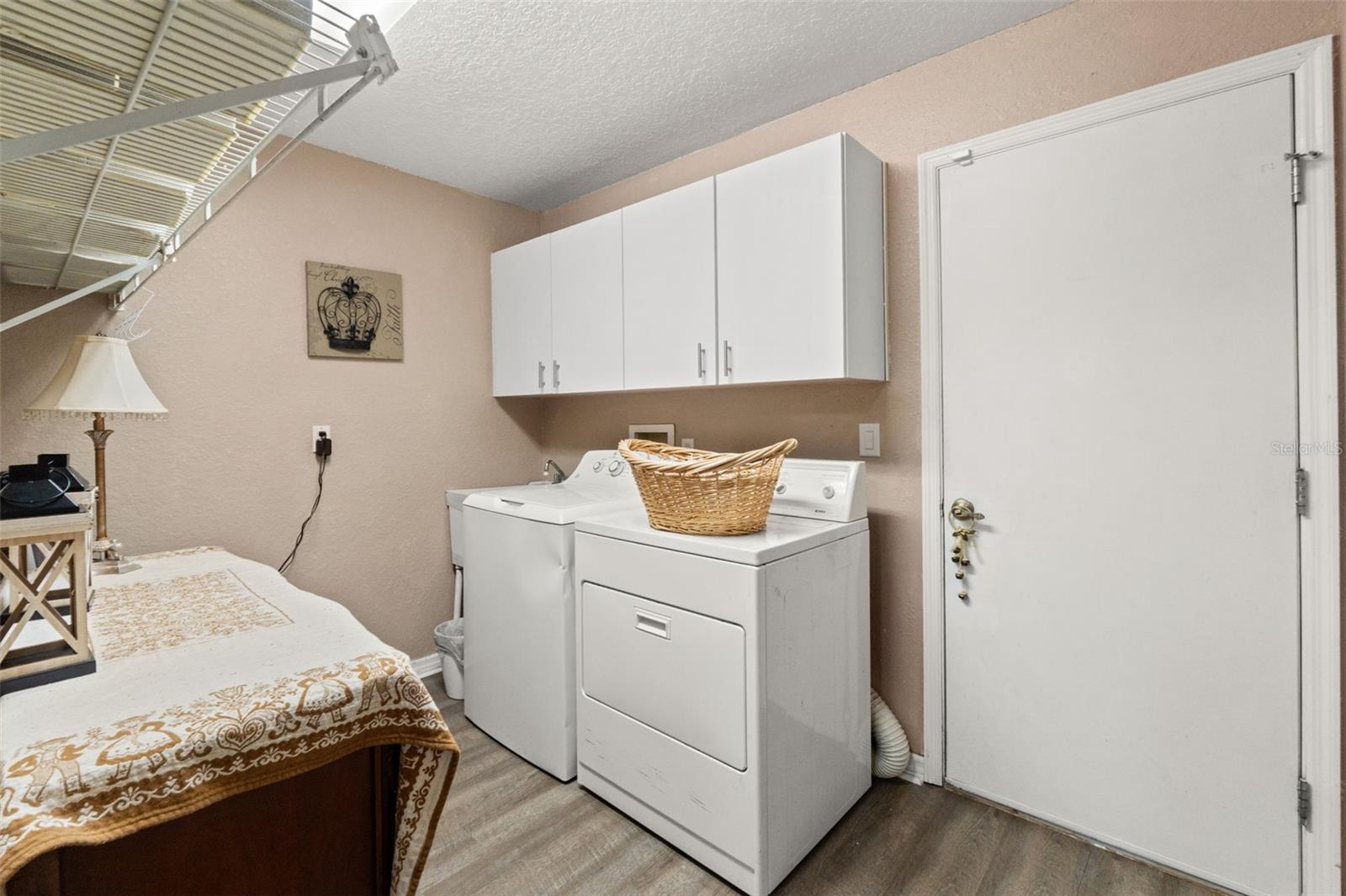 Image 27 of 50 For 13299 Don Loop