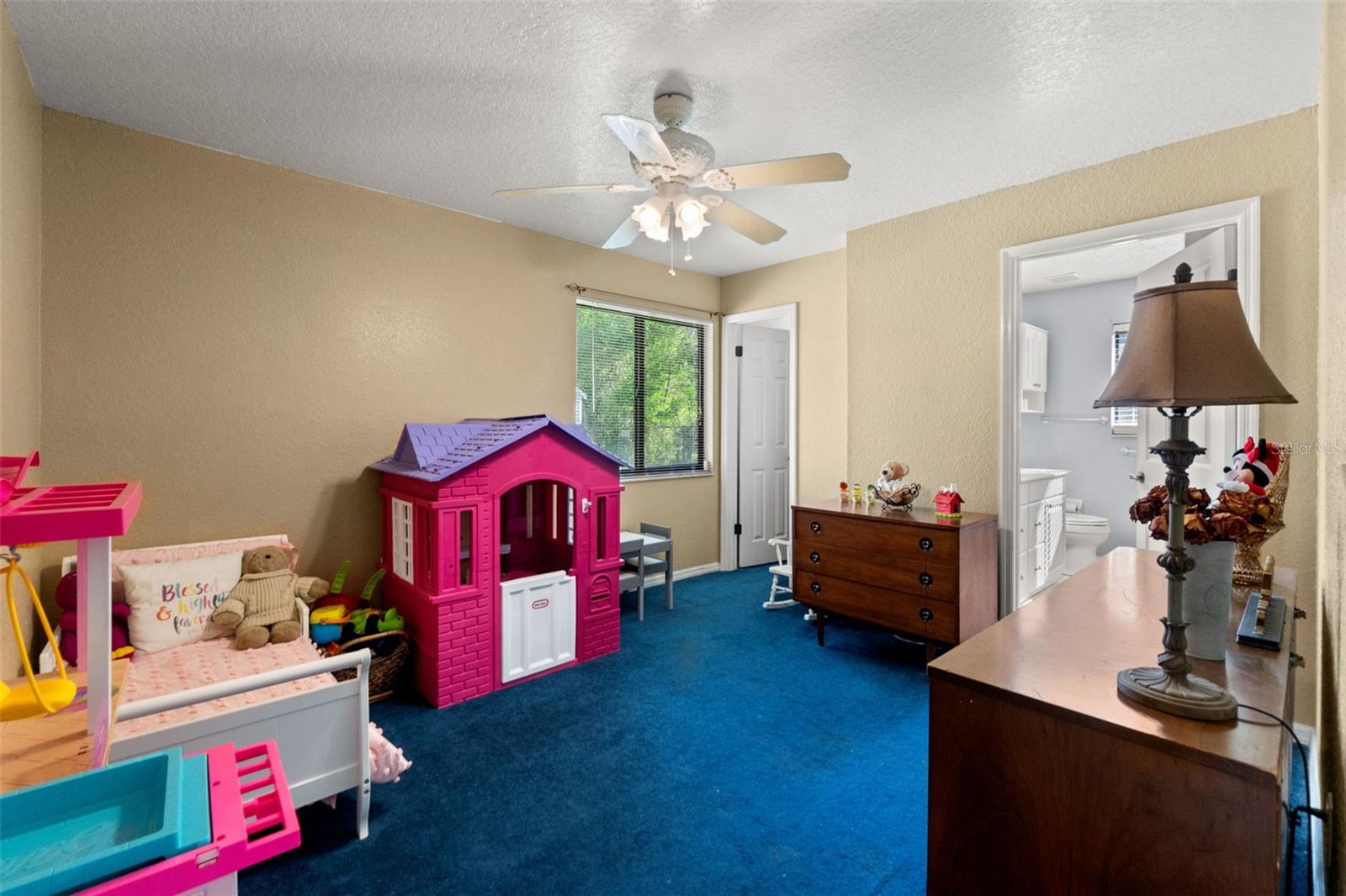 Image 28 of 50 For 13299 Don Loop