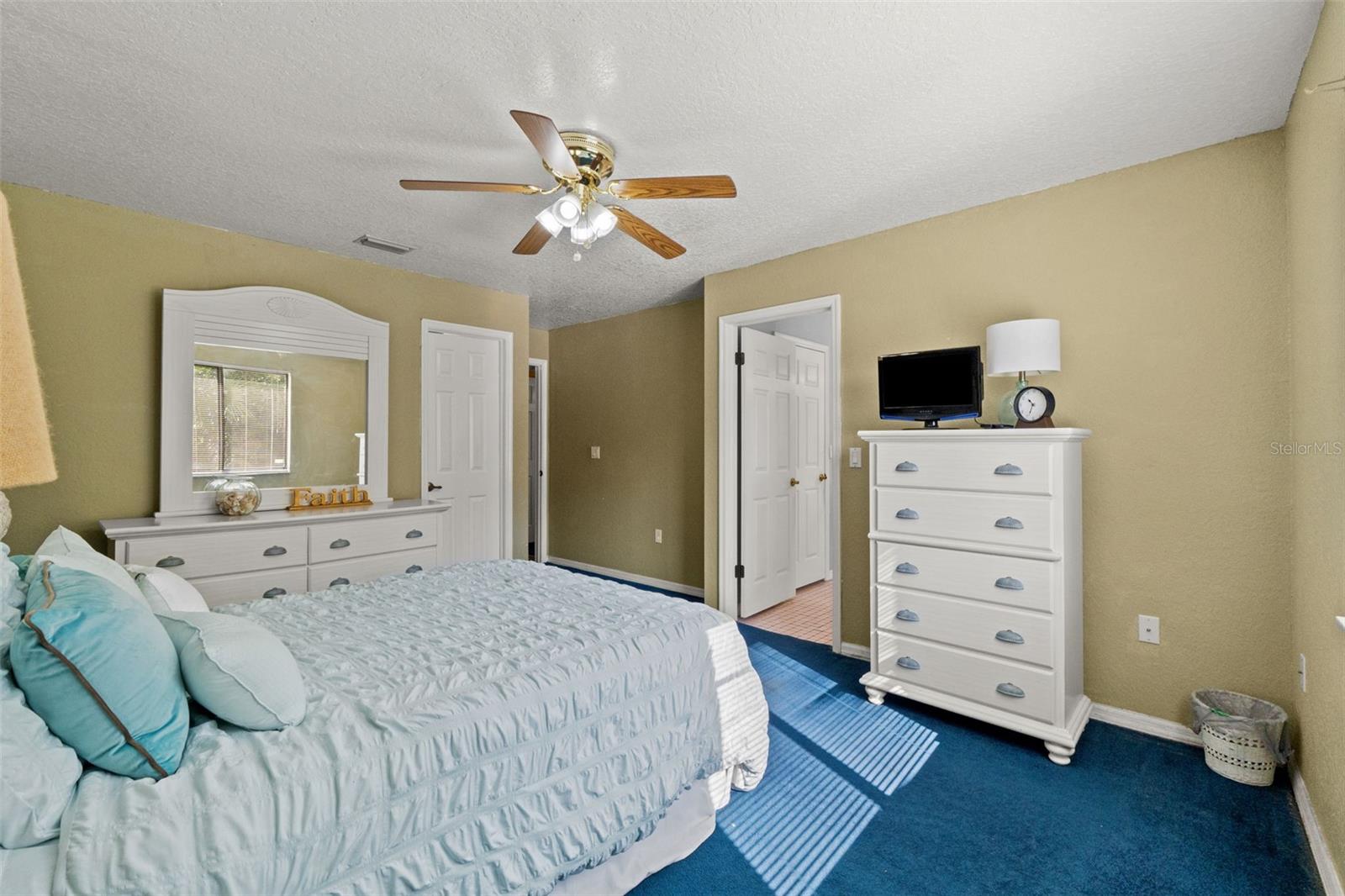 Image 33 of 50 For 13299 Don Loop