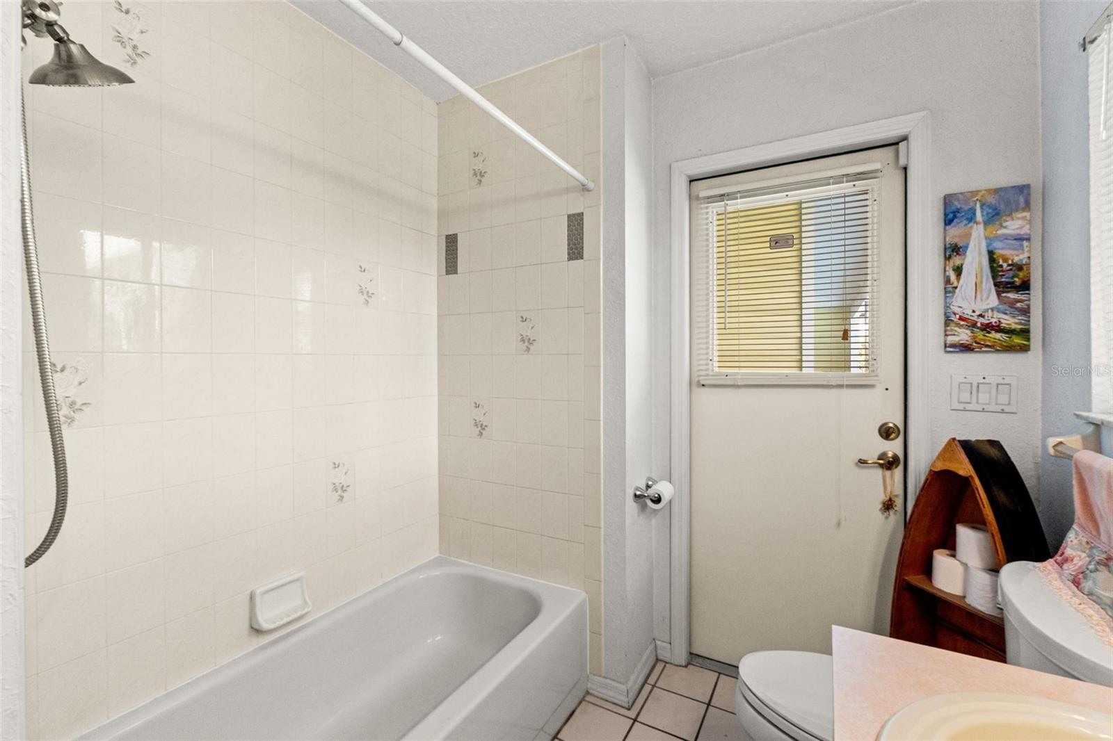 Image 35 of 50 For 13299 Don Loop