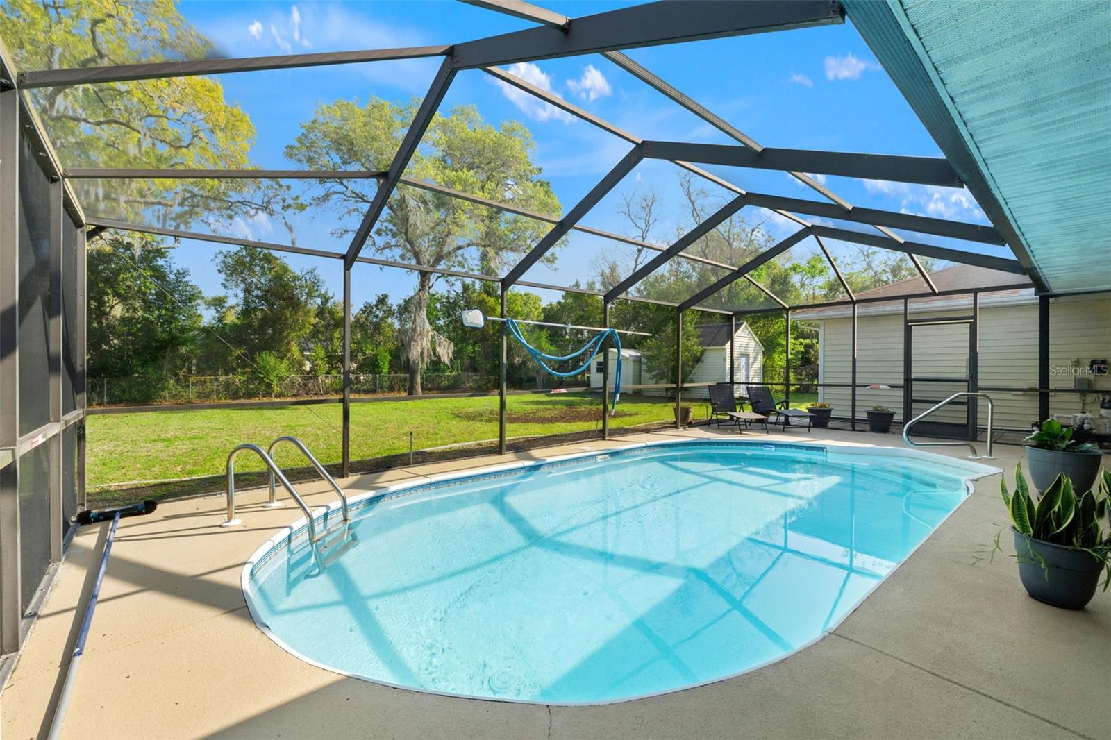 Image 40 of 50 For 13299 Don Loop