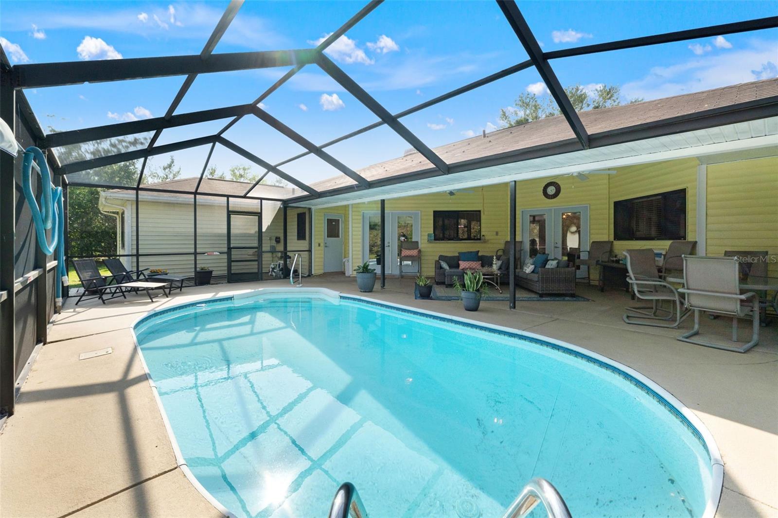 Image 41 of 50 For 13299 Don Loop