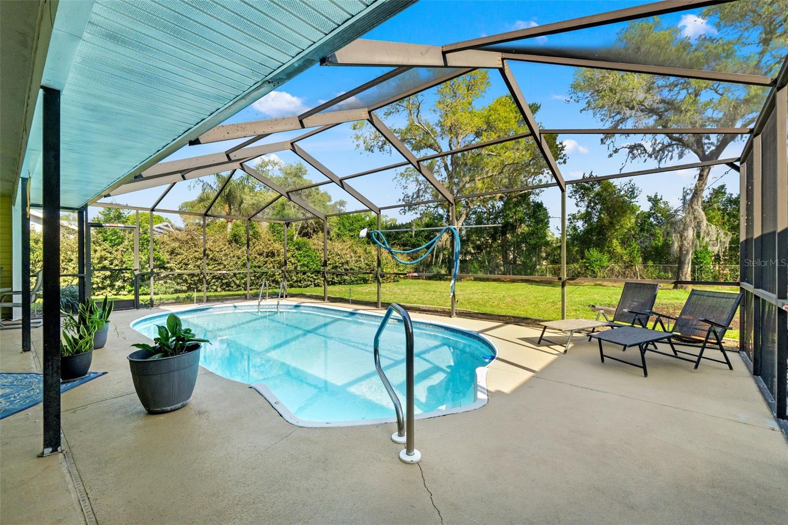 Image 43 of 50 For 13299 Don Loop