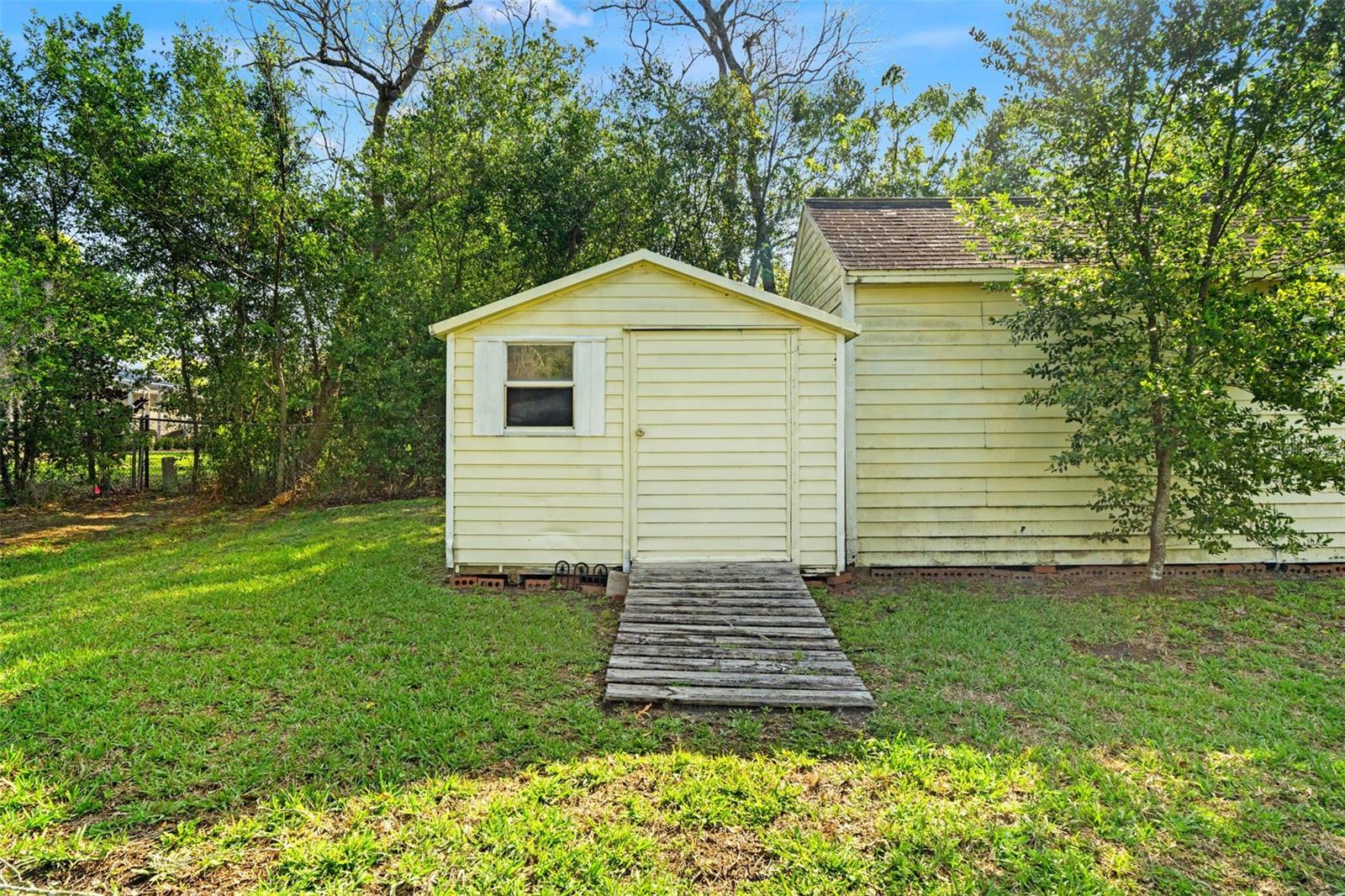 Image 46 of 50 For 13299 Don Loop