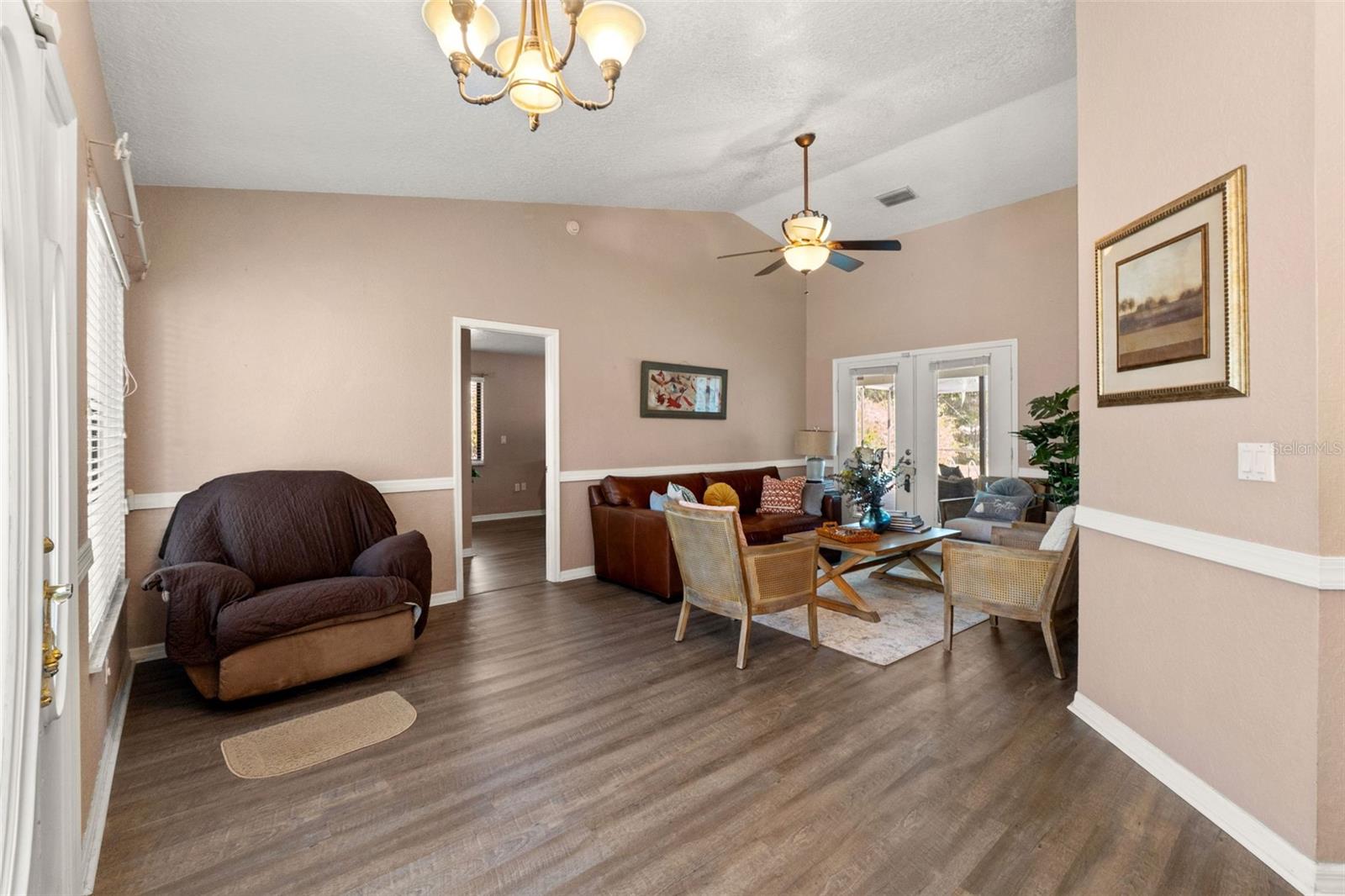 Image 7 of 50 For 13299 Don Loop