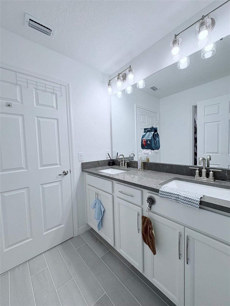 Image 25 of 47 For 4158 Gooseberry Trl