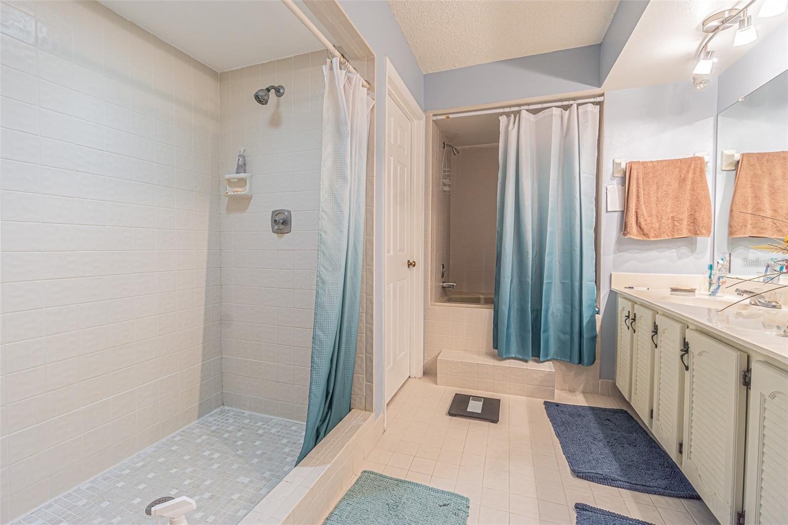 Image 13 of 21 For 14820 Rue De Bayonne  301