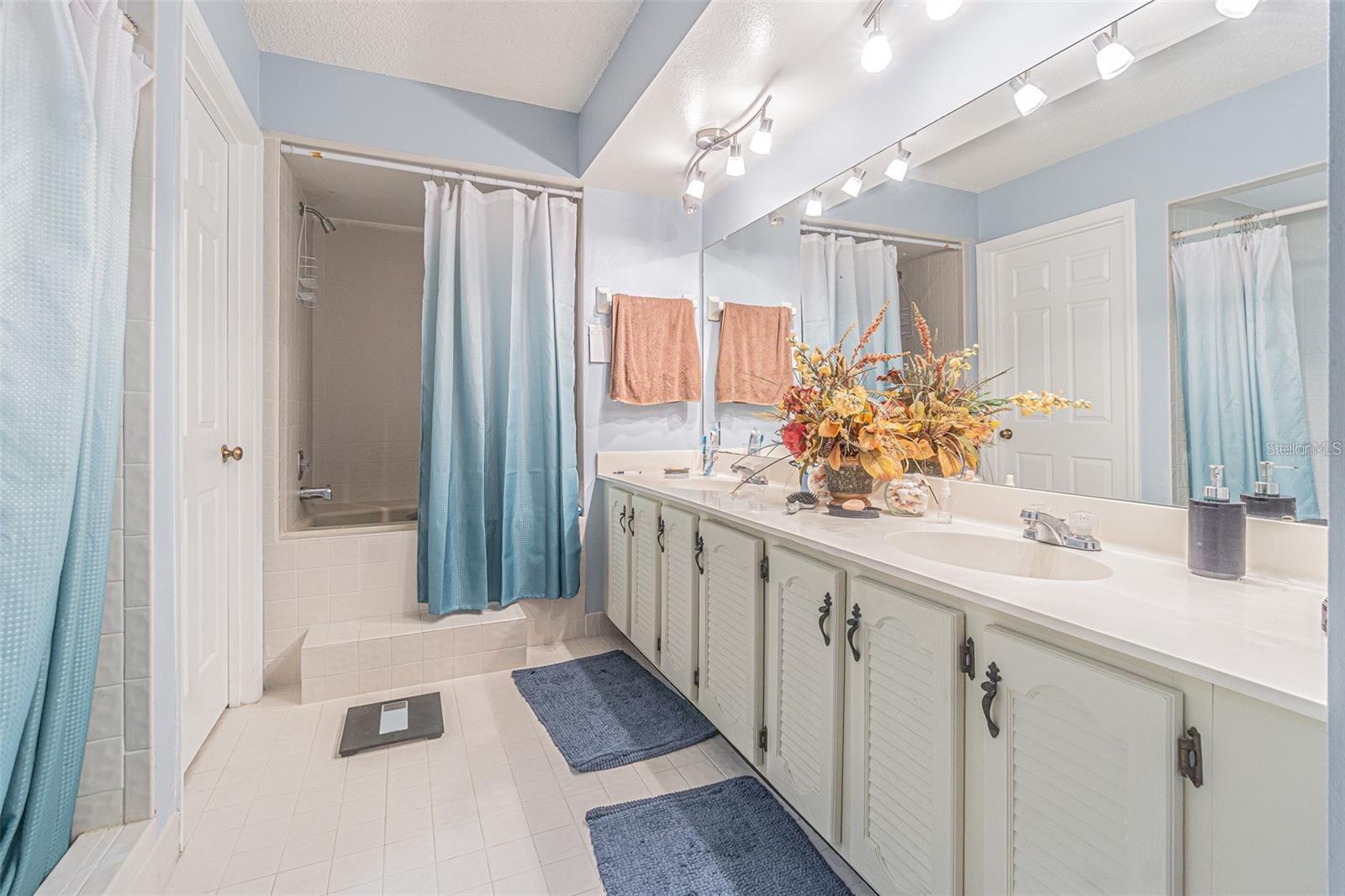 Image 14 of 21 For 14820 Rue De Bayonne  301