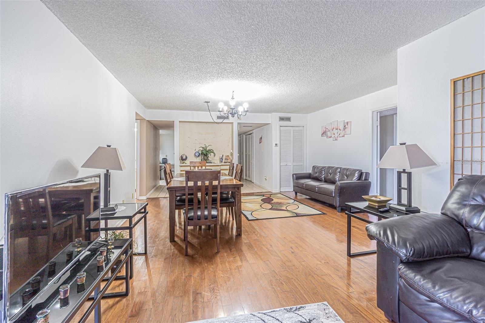 Image 2 of 21 For 14820 Rue De Bayonne  301