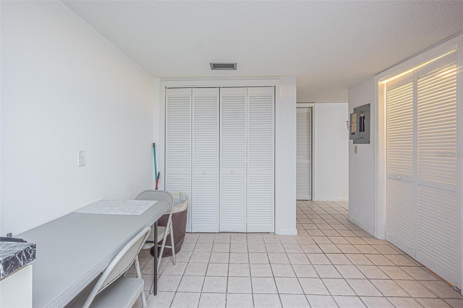 Image 5 of 21 For 14820 Rue De Bayonne  301