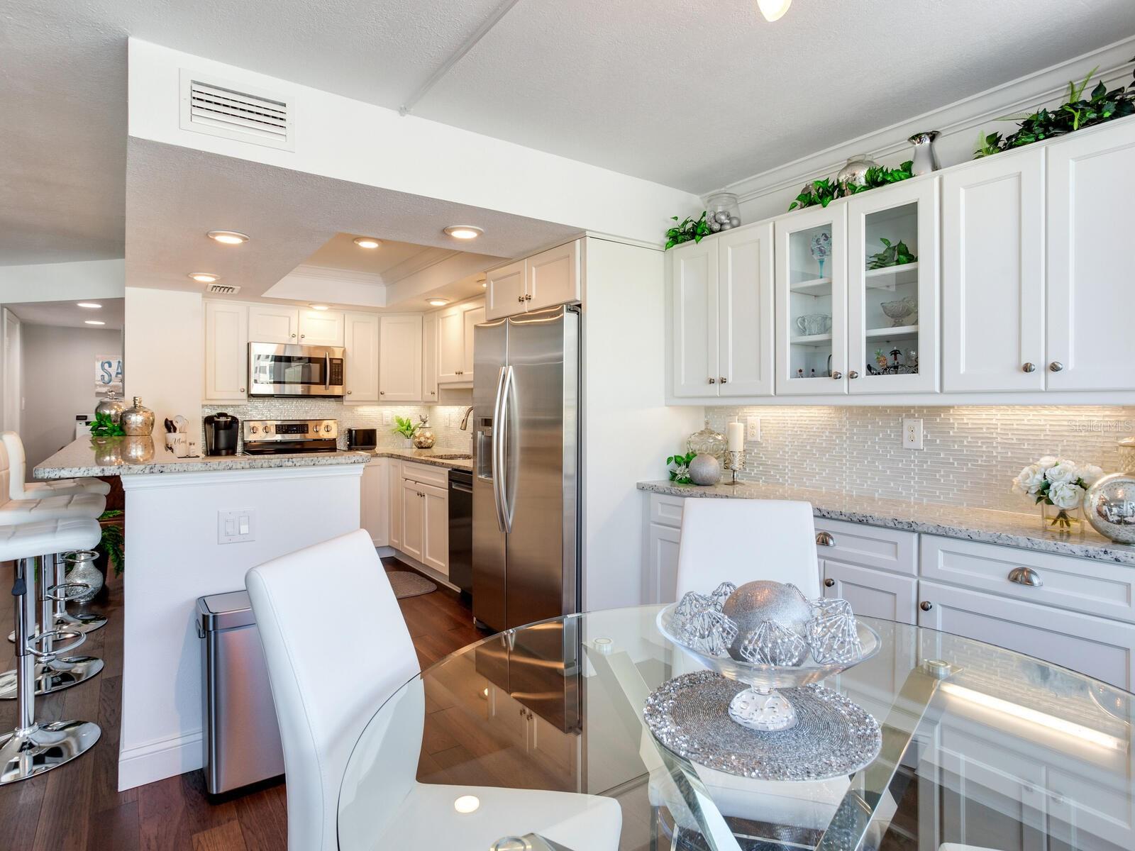 Image 10 of 84 For 660 Island Way 202