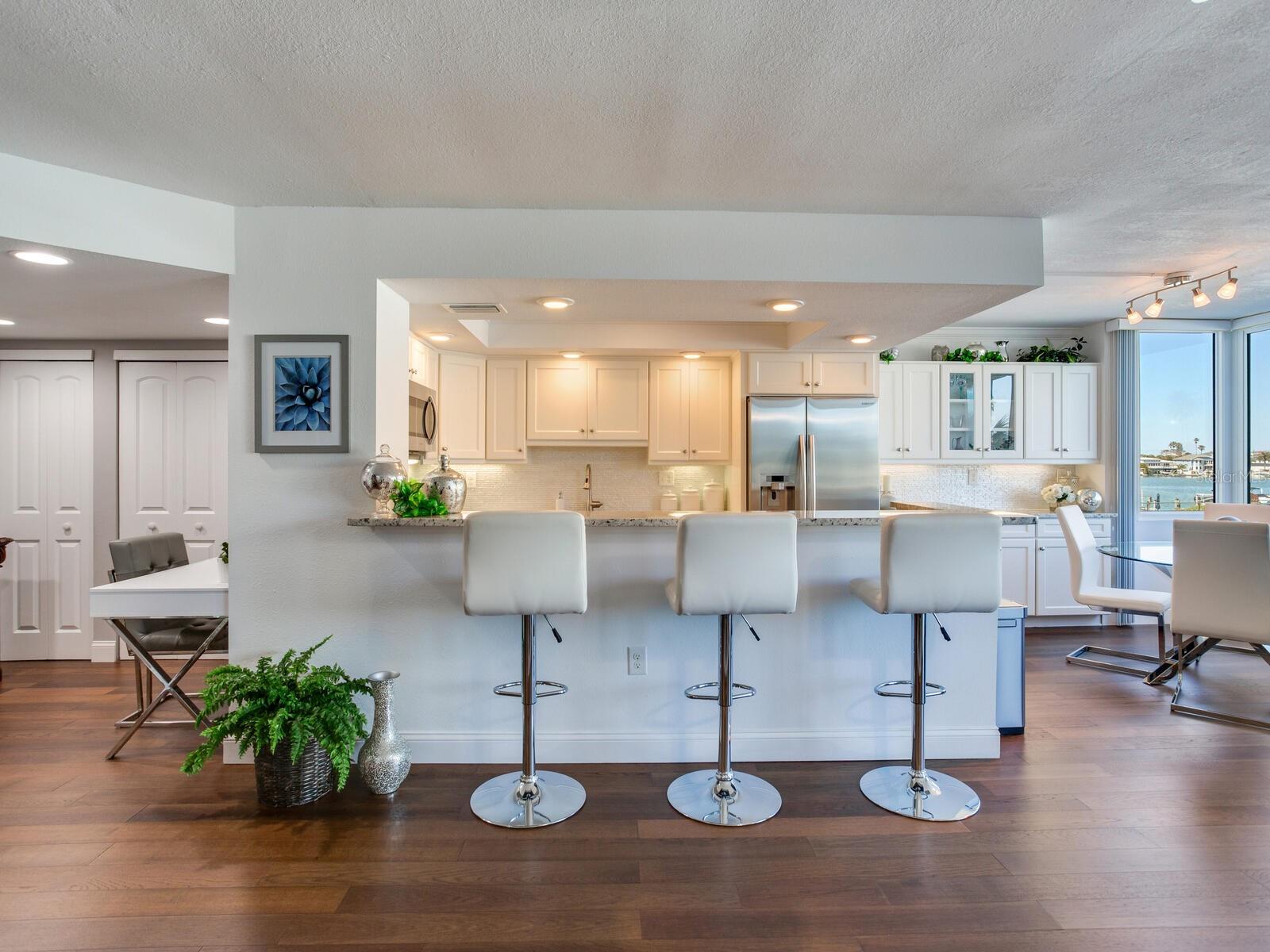 Image 12 of 84 For 660 Island Way 202