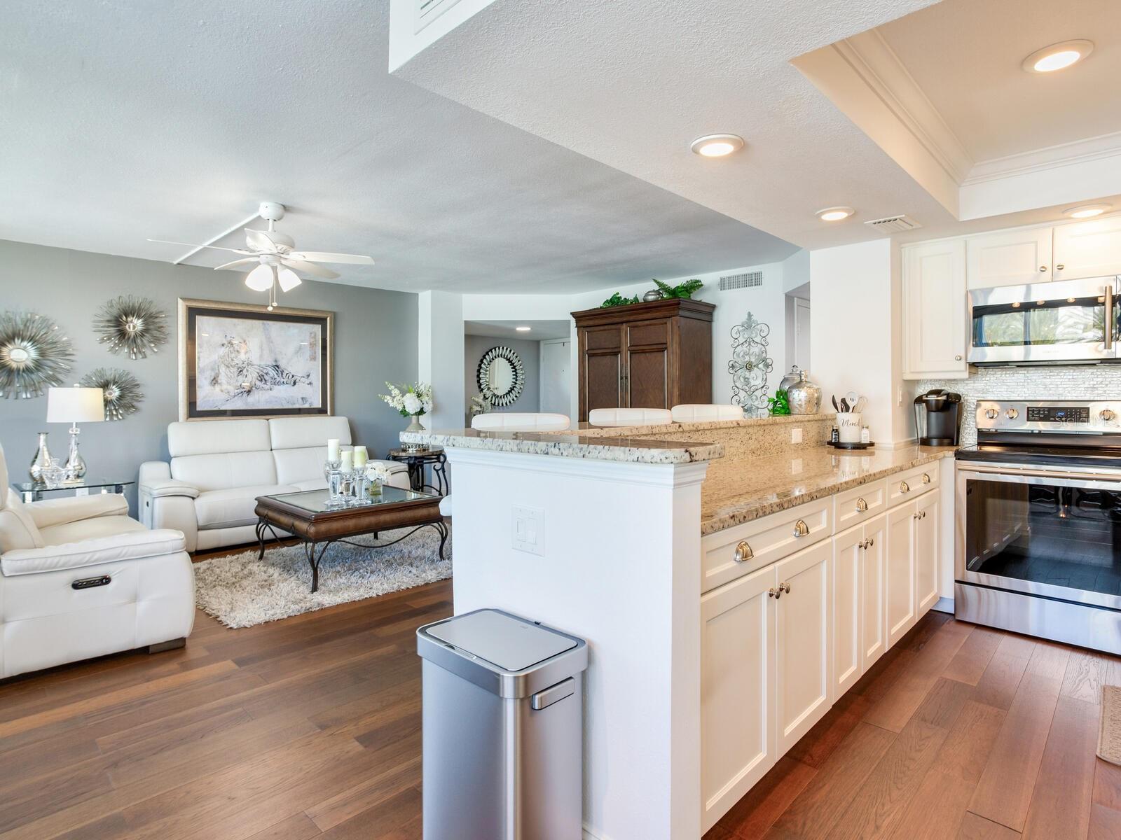 Image 18 of 84 For 660 Island Way 202