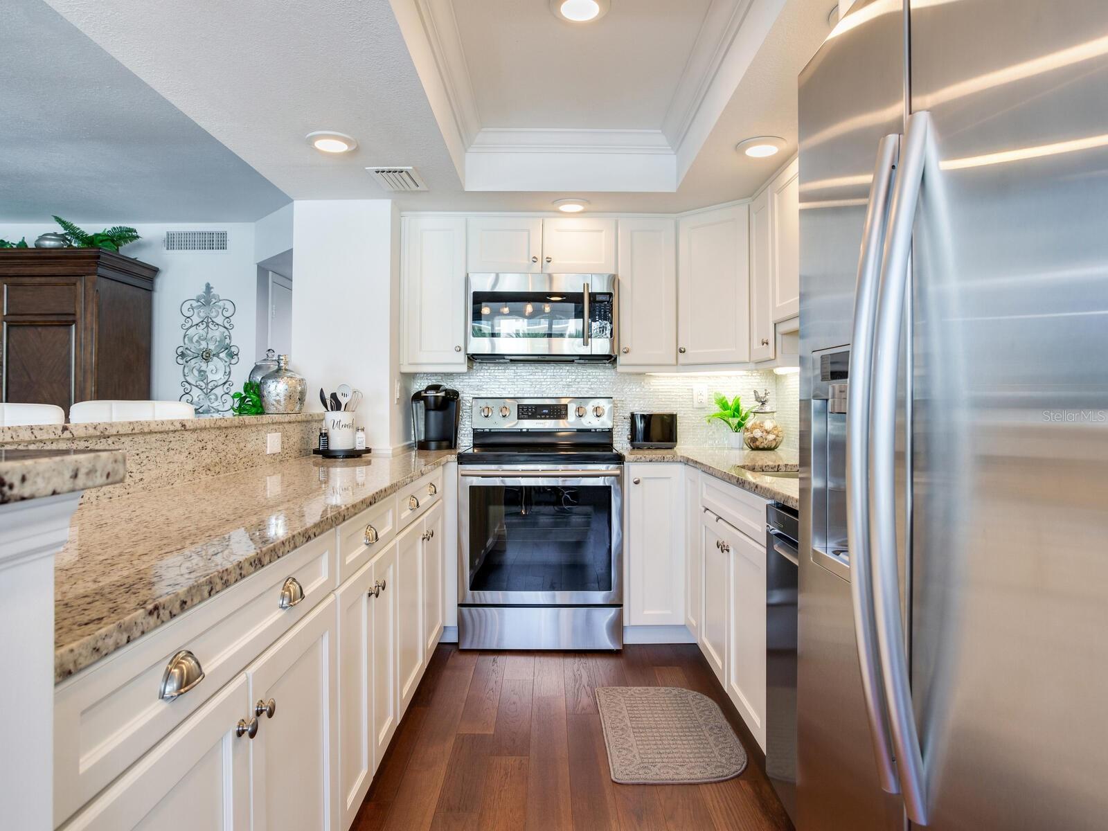 Image 20 of 84 For 660 Island Way 202