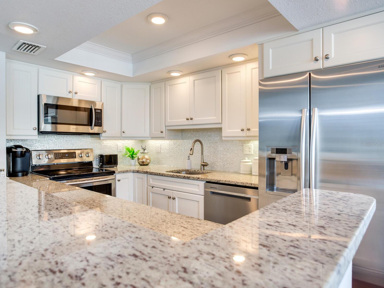 Image 23 of 84 For 660 Island Way 202